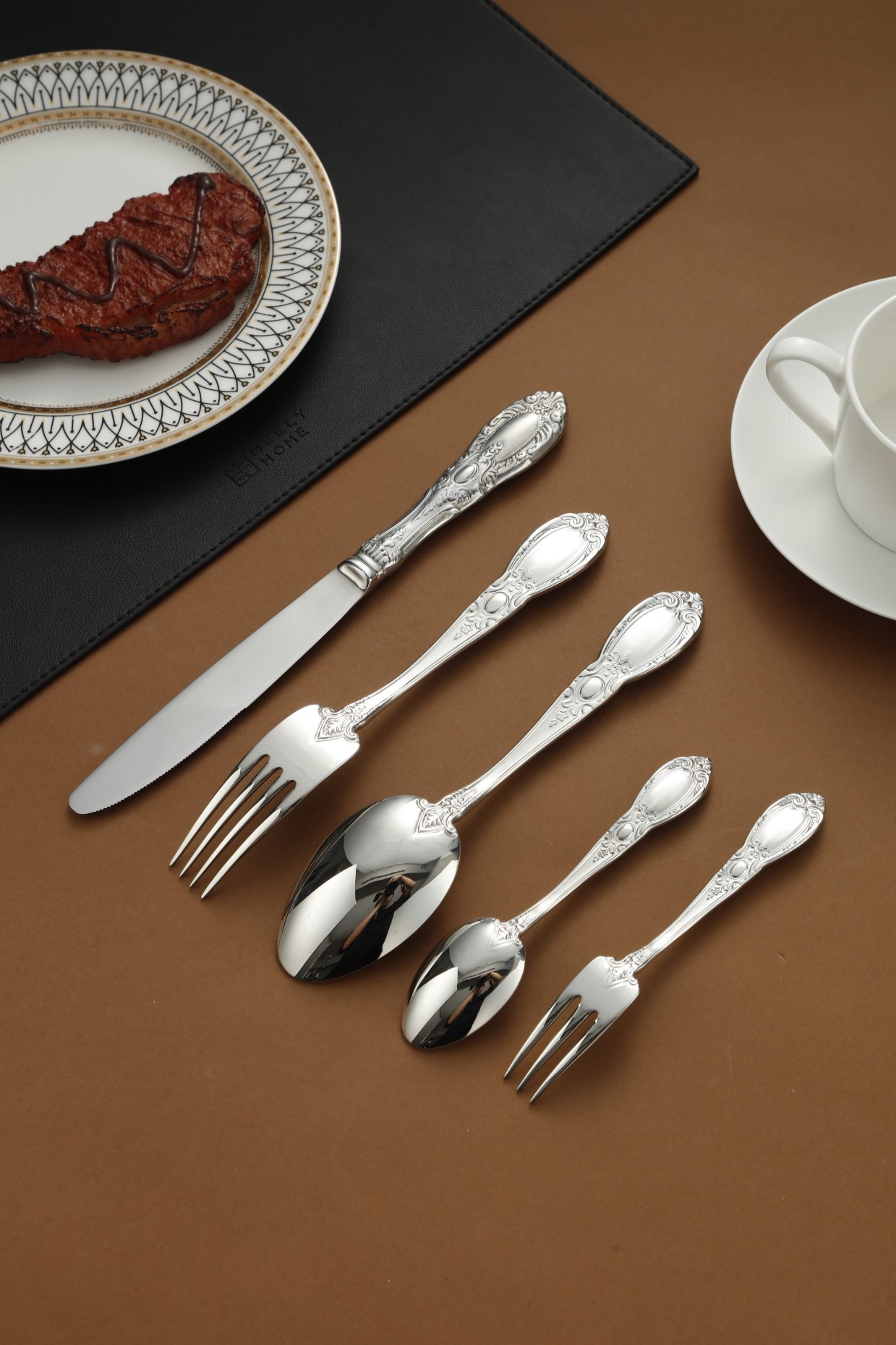 Royal Style Carved Handle Western Utensils Set 4