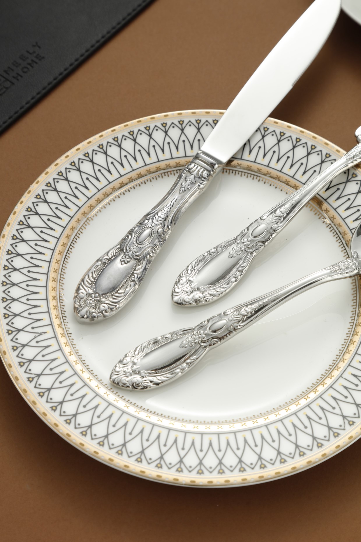 Royal Style Carved Handle Western Utensils Set 6