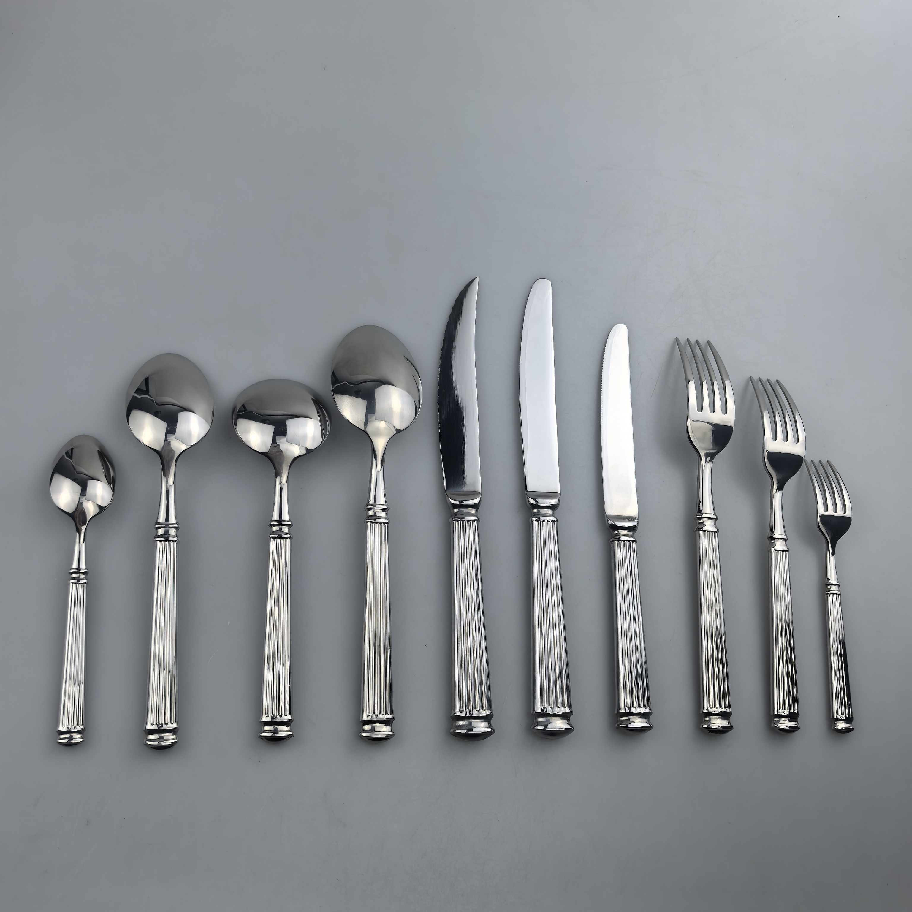 Roman Column Handle Stainless Steel Flatware Set, 5-Piece Vintage Ribbed Cutlery 3