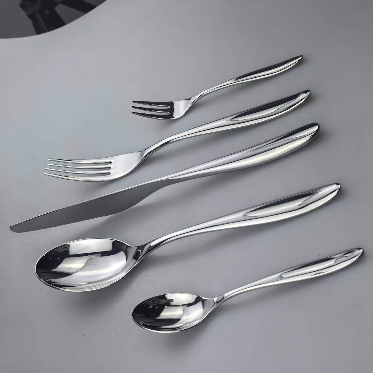 Elegant Series Mirror Polished Stainless Steel cutlery Set  4