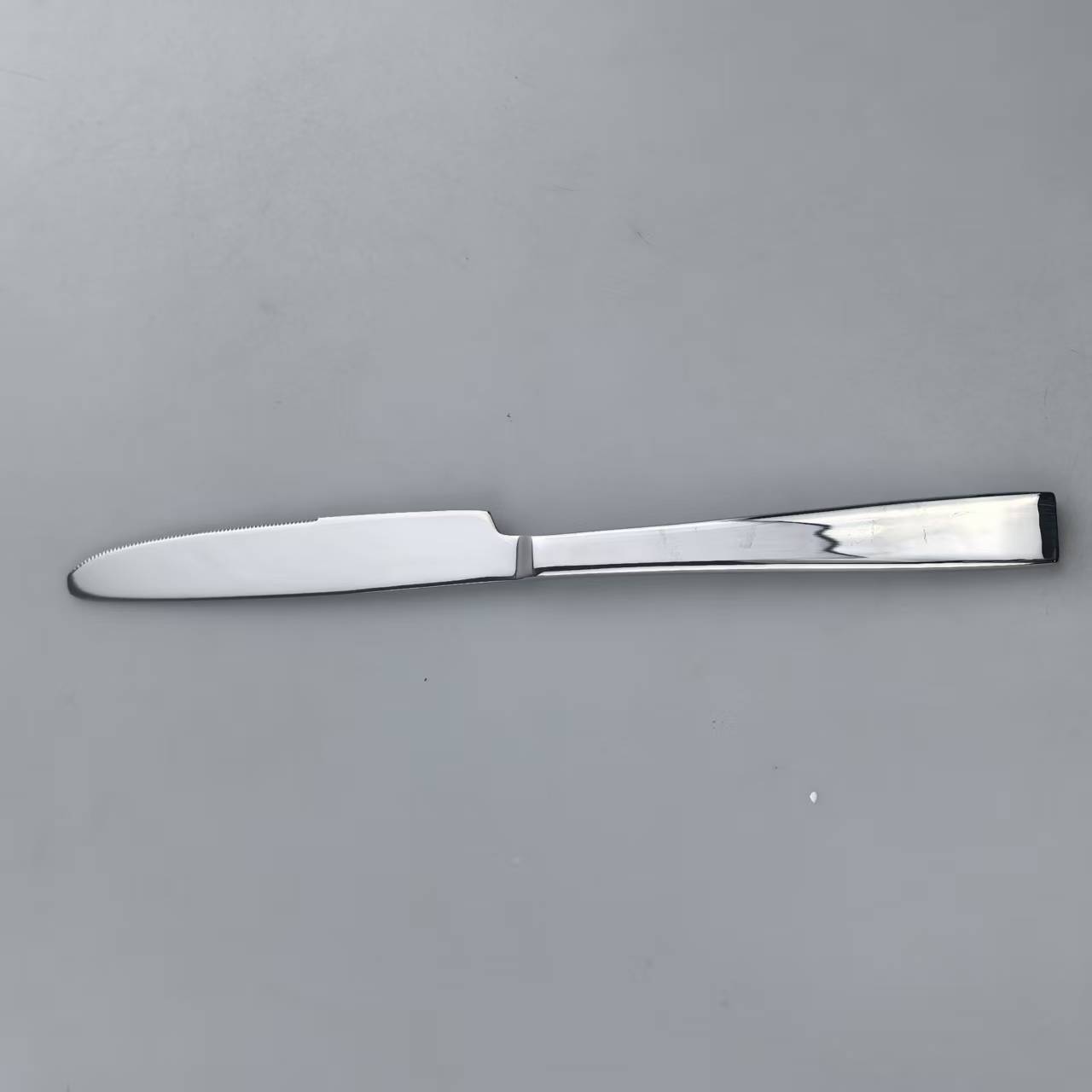 优雅方柄镜面不锈钢餐具套装 7