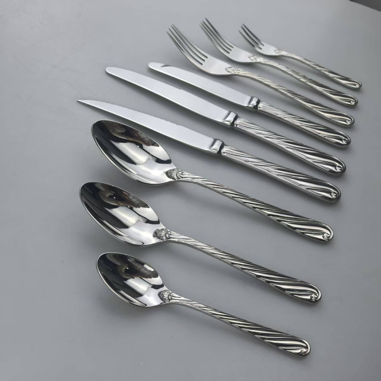 锤纹镜面不锈钢餐具套装 4