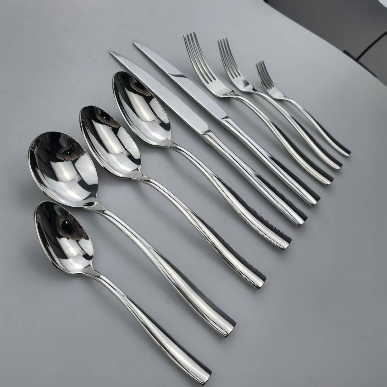 Sleek square-handle Mirror Polished Stainless Steel Flatware Set 4