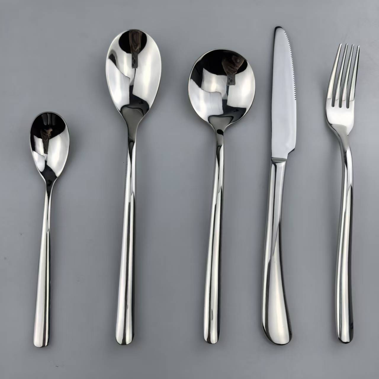 Premium Minimalist Stainless Steel Flatware Set – Mirror Finish Smooth Handle