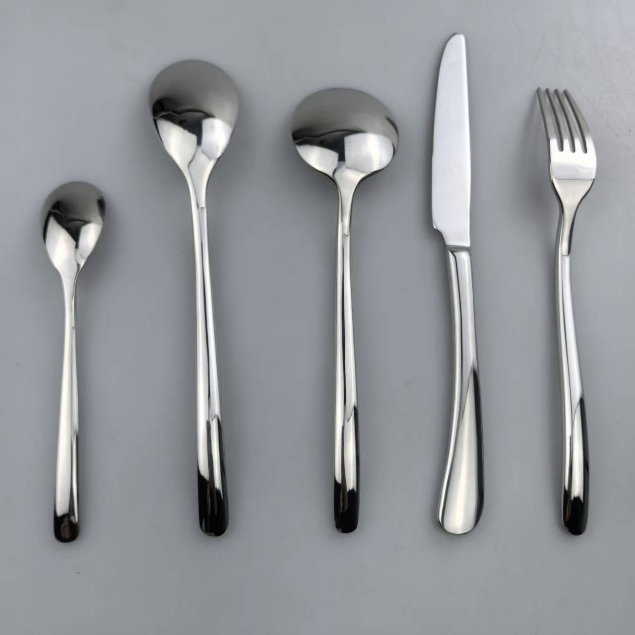 Premium Minimalist Stainless Steel Flatware Set – Mirror Finish Smooth Handle 3