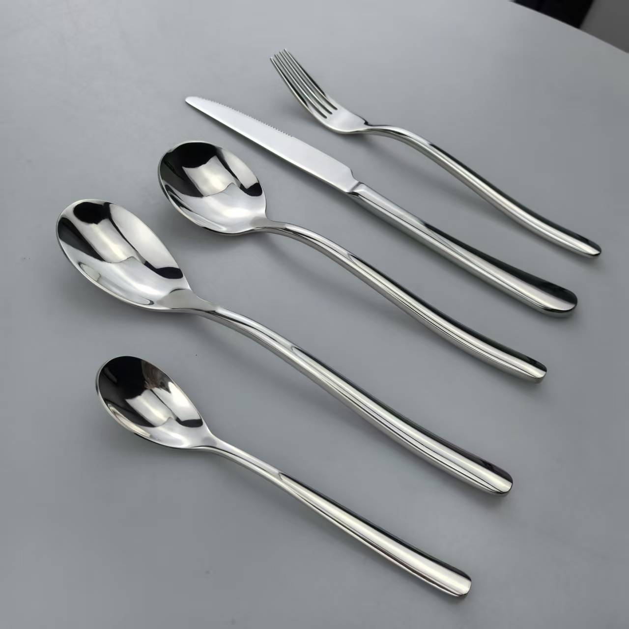 Premium Minimalist Stainless Steel Flatware Set – Mirror Finish Smooth Handle 4