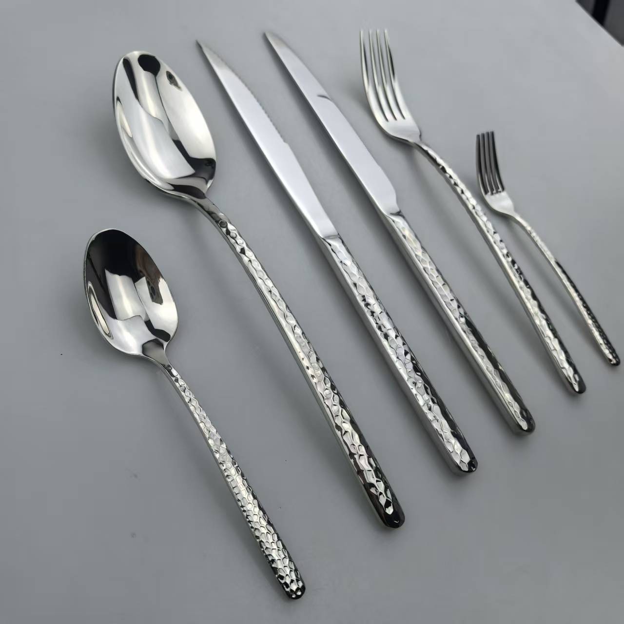 Textured Handle Stainless Steel Flatware Set – Contemporary Hammered Design 4