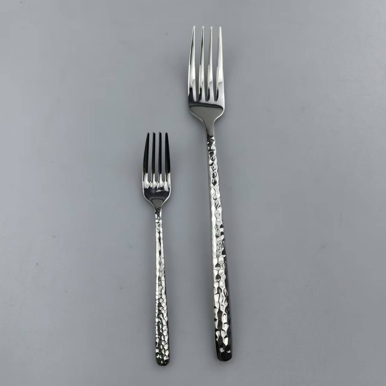 Textured Handle Stainless Steel Flatware Set – Contemporary Hammered Design 5