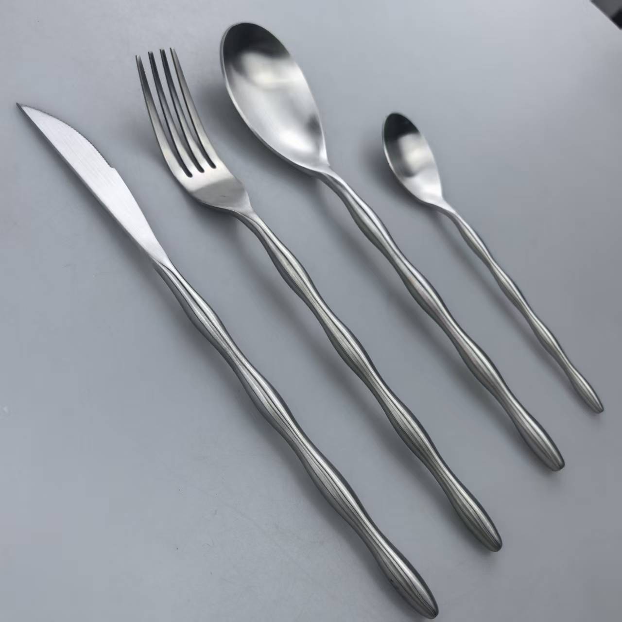 Olive-Inspired Stainless Steel Cutlery Set – Sculpted Handle Mirror Flatware 4