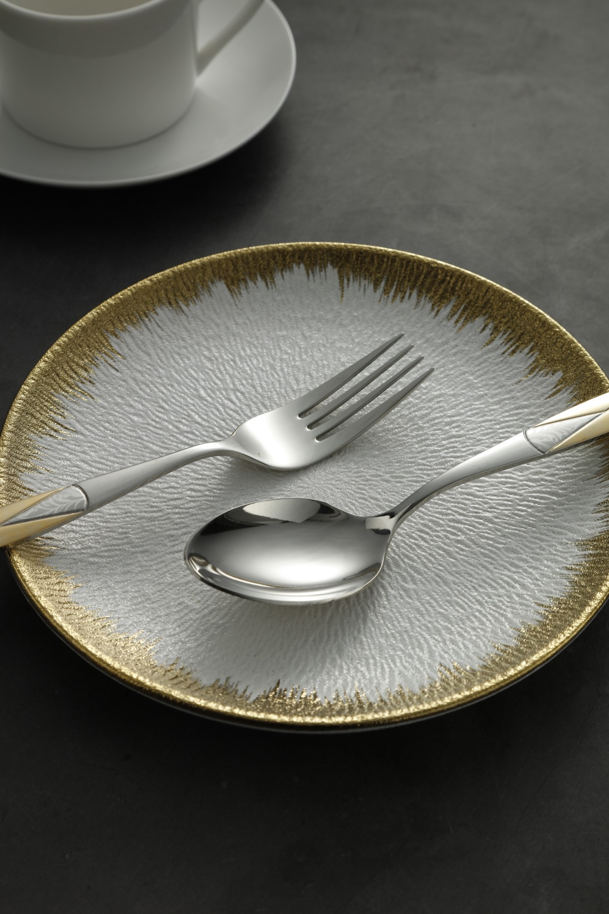 Elegant Two-Tone Geometric Silverware Cutlery Set 4