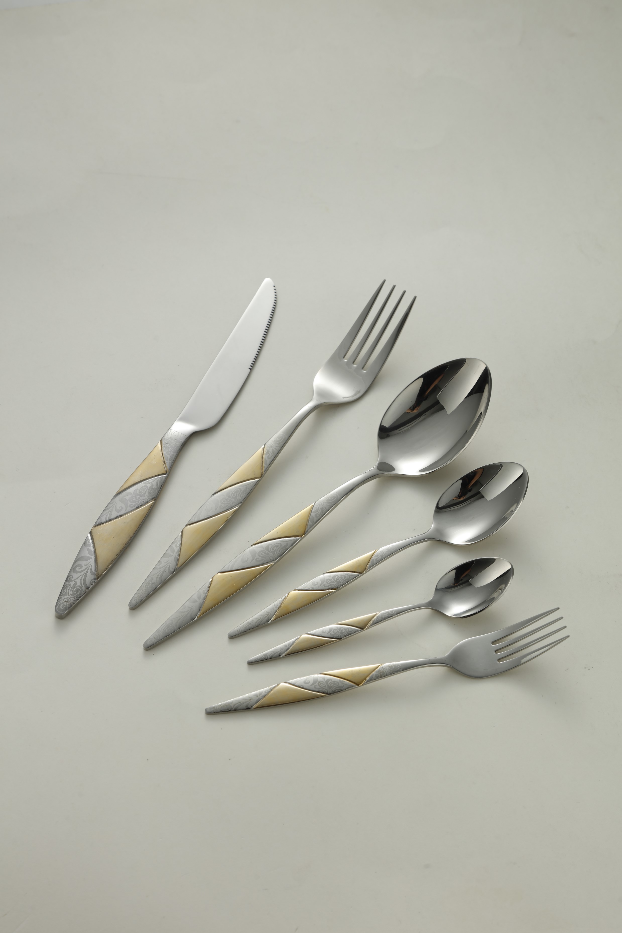 Modern Braided Gold-Band Western Utensils Set 2
