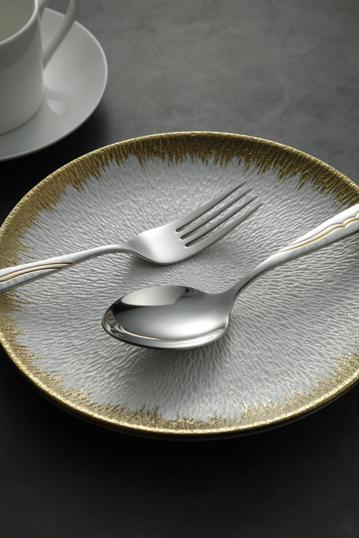 Elegant Wavy Gold-Trim Silverware Cutlery Set 4