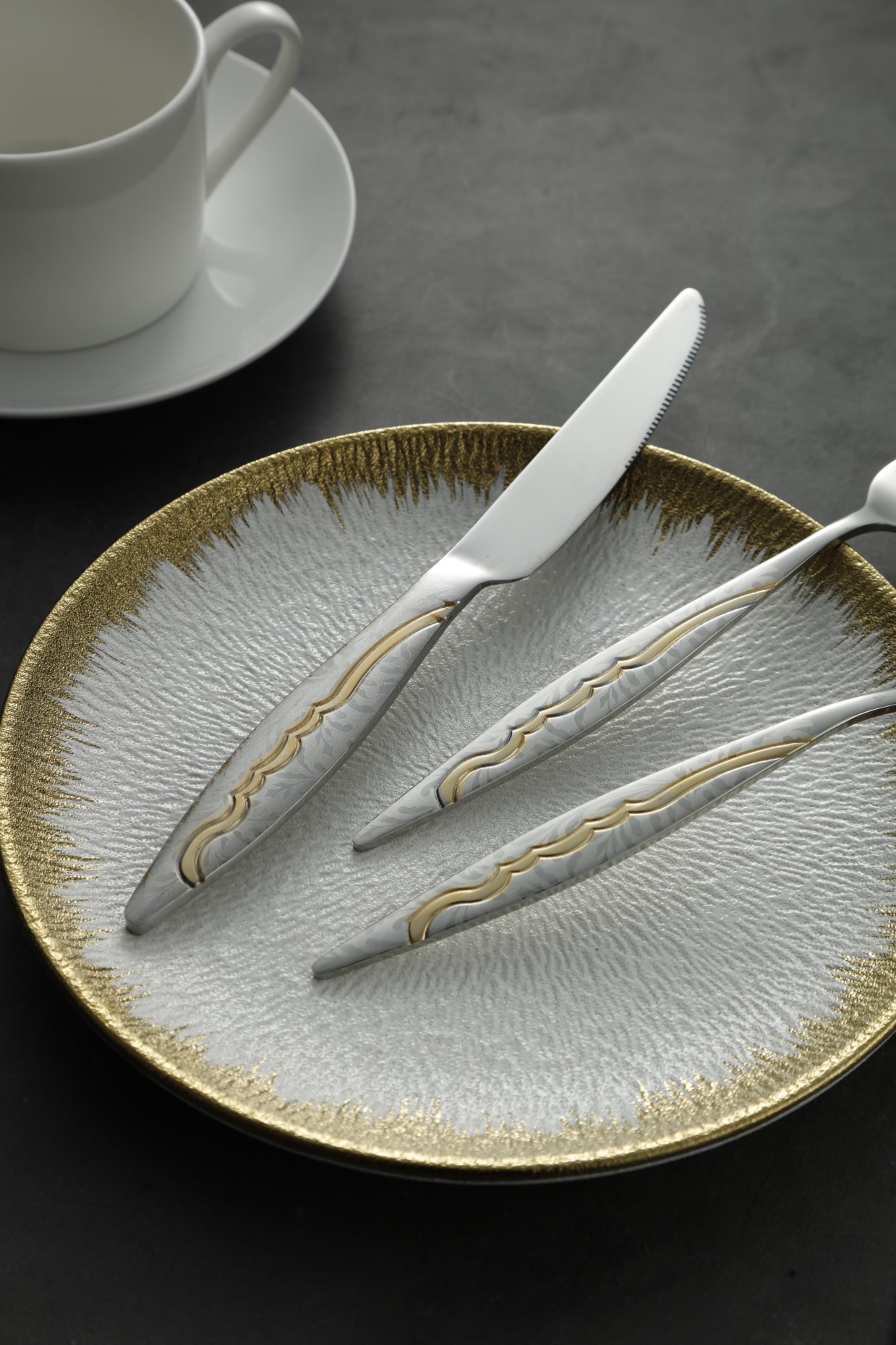 Elegant Wavy Gold-Trim Silverware Cutlery Set 5