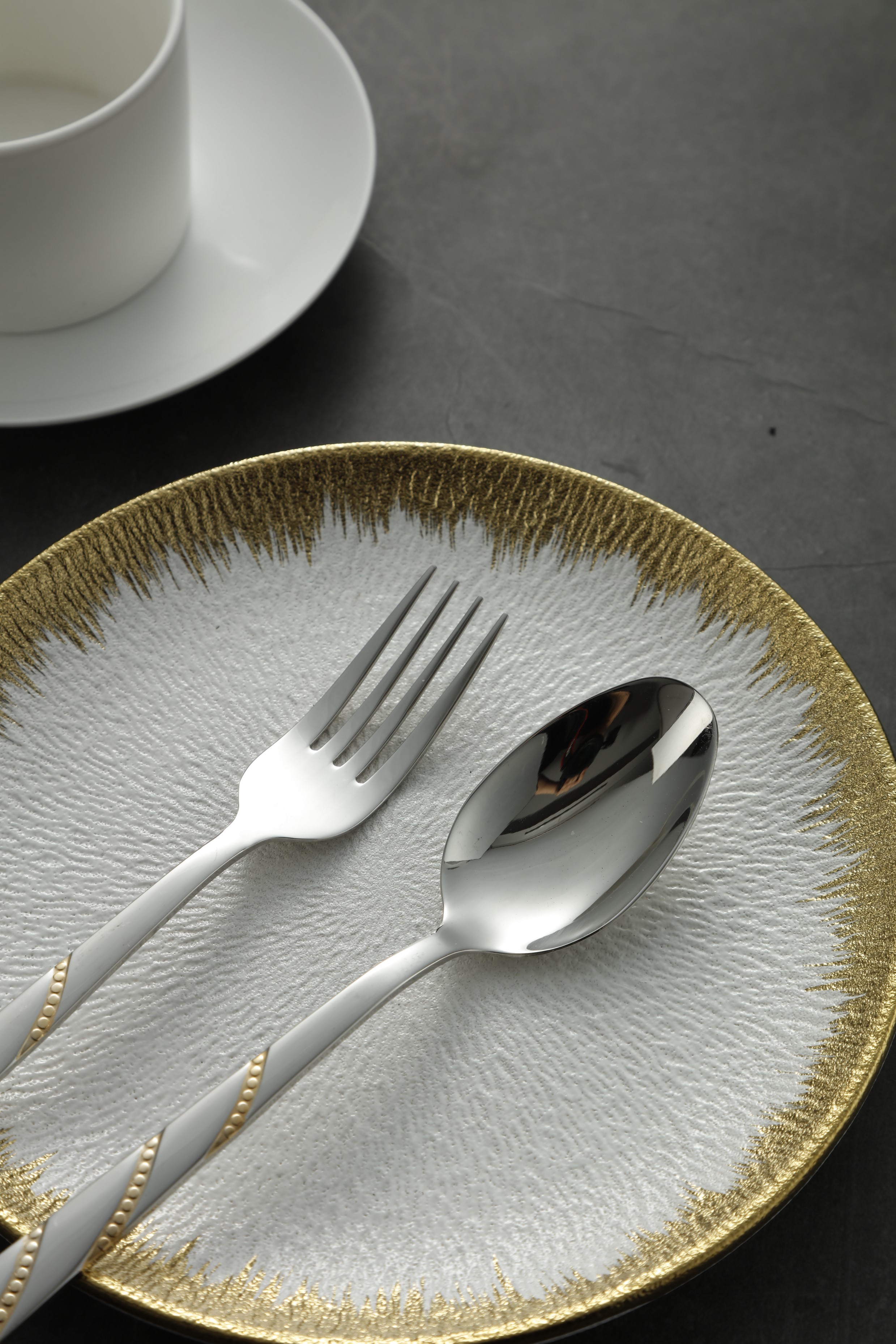 Diagonal Gold Beaded Stainless Steel Flatware Set 5