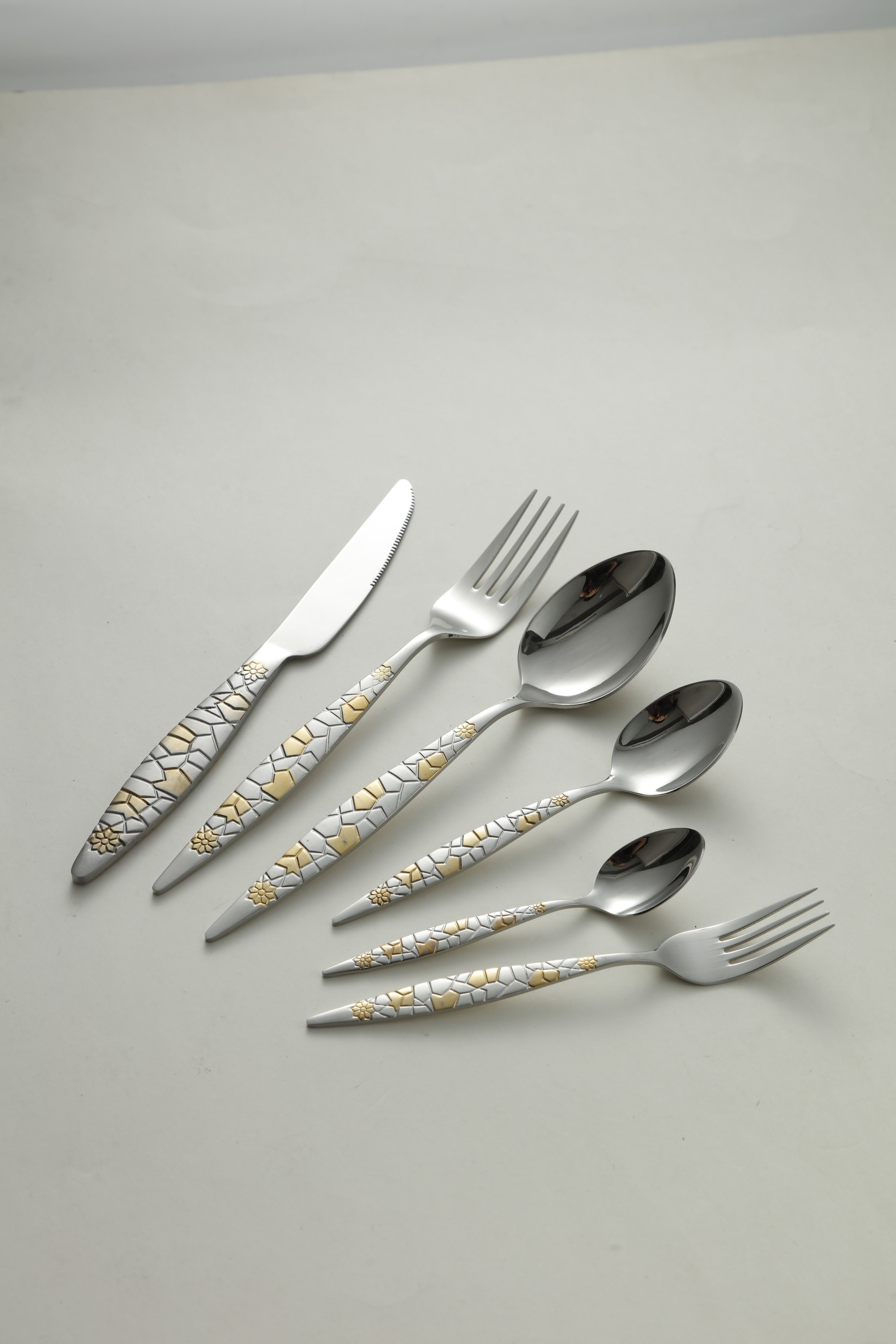 Mosaic Gold-Embossed Stainless Steel Flatware Set 2