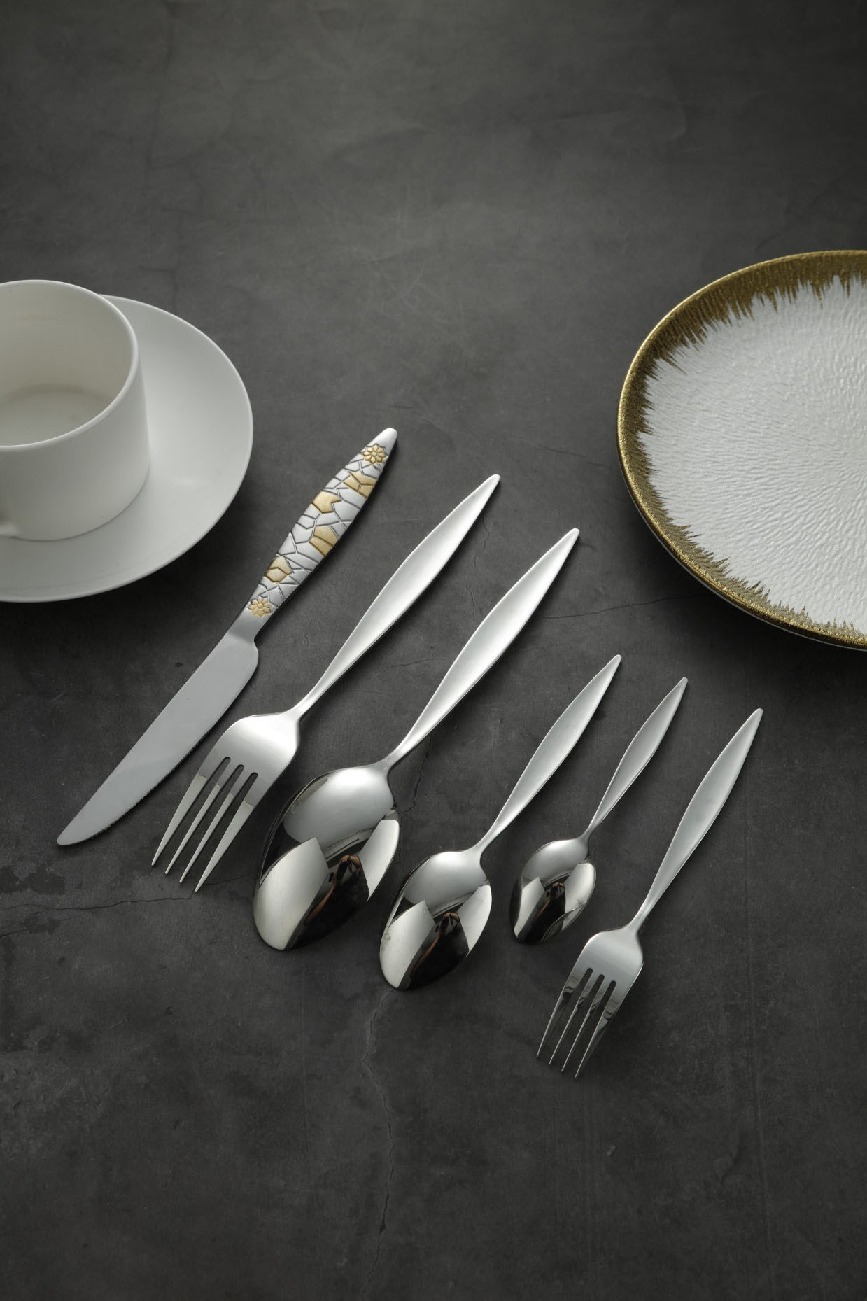 Mosaic Gold-Embossed Stainless Steel Flatware Set 4