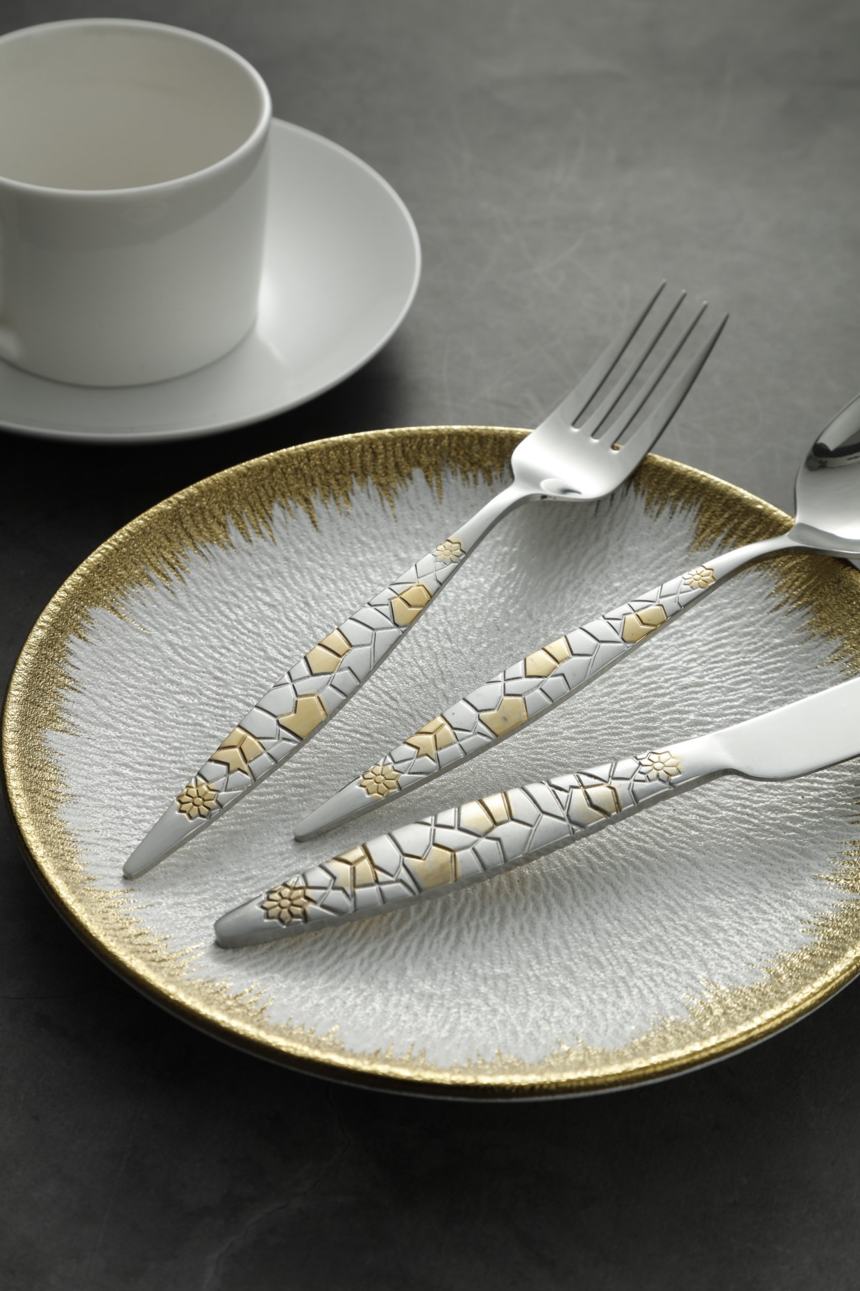 Mosaic Gold-Embossed Stainless Steel Flatware Set 6