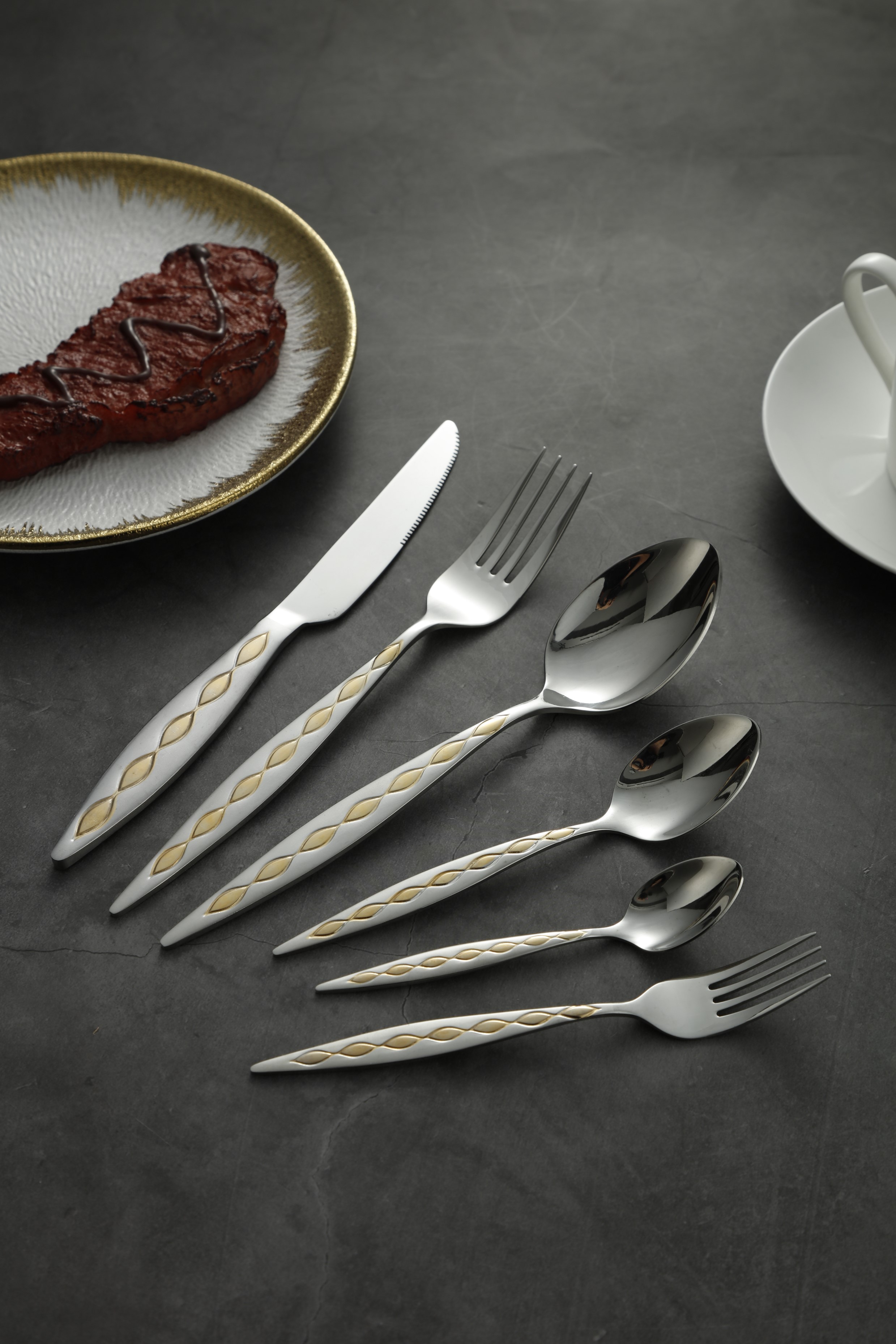 Linked Oval Gold-Trim Silverware Cutlery Set 1