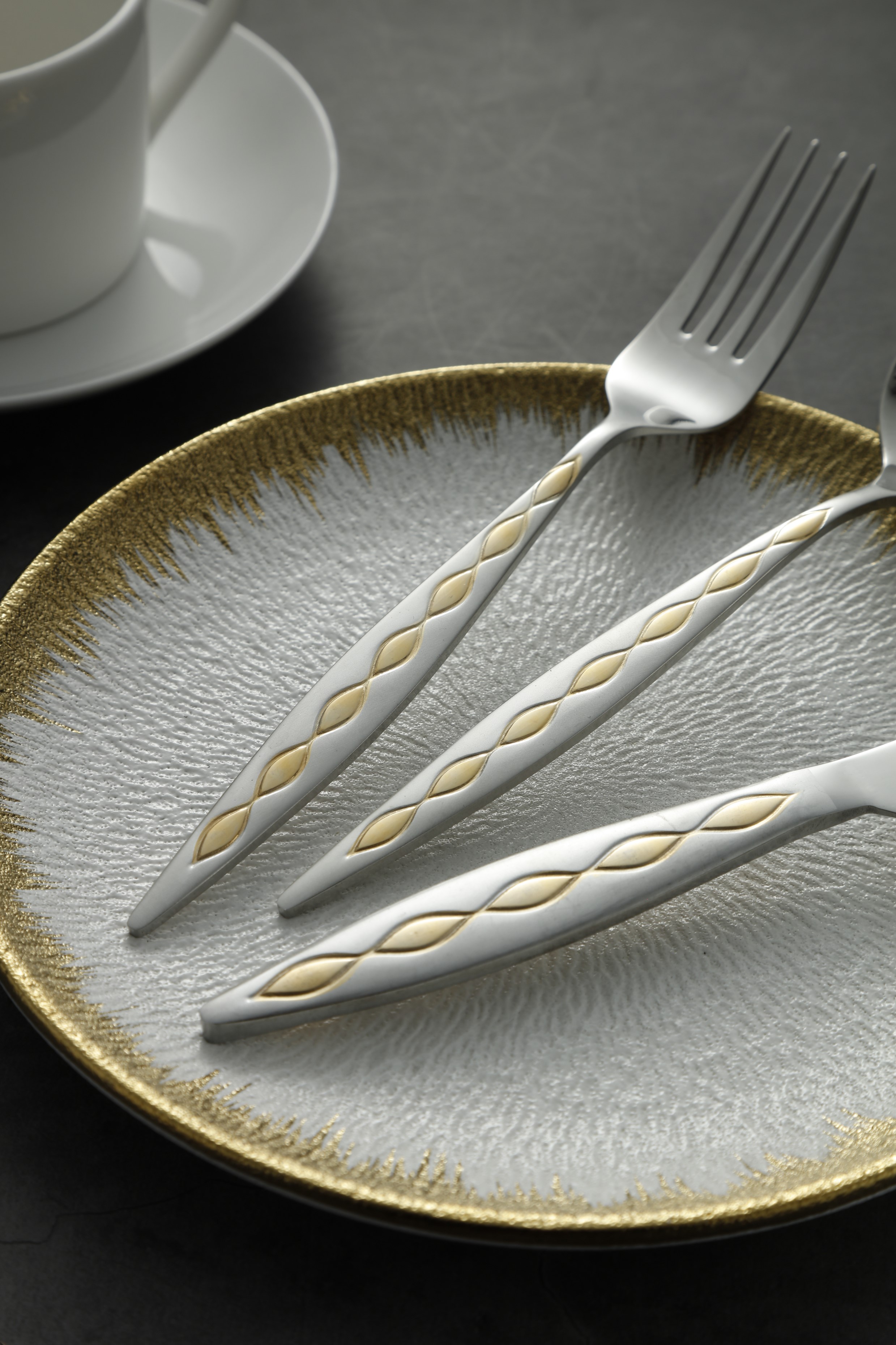 Linked Oval Gold-Trim Silverware Cutlery Set 6