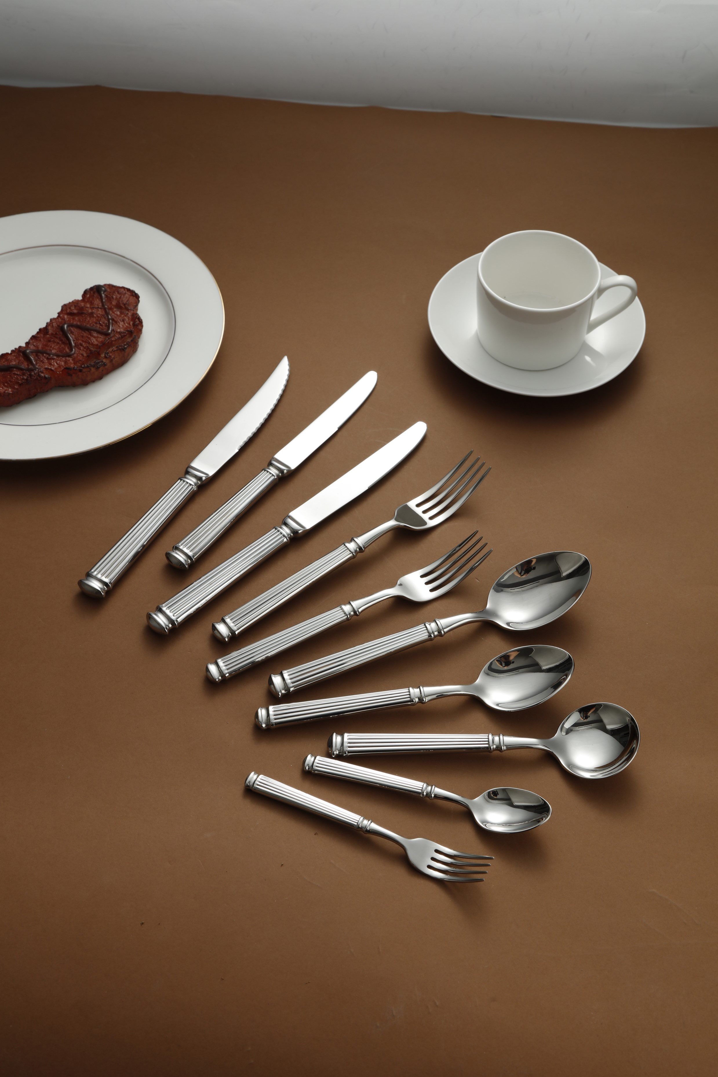 Fluted Column Pattern Stainless Steel Flatware Set 1