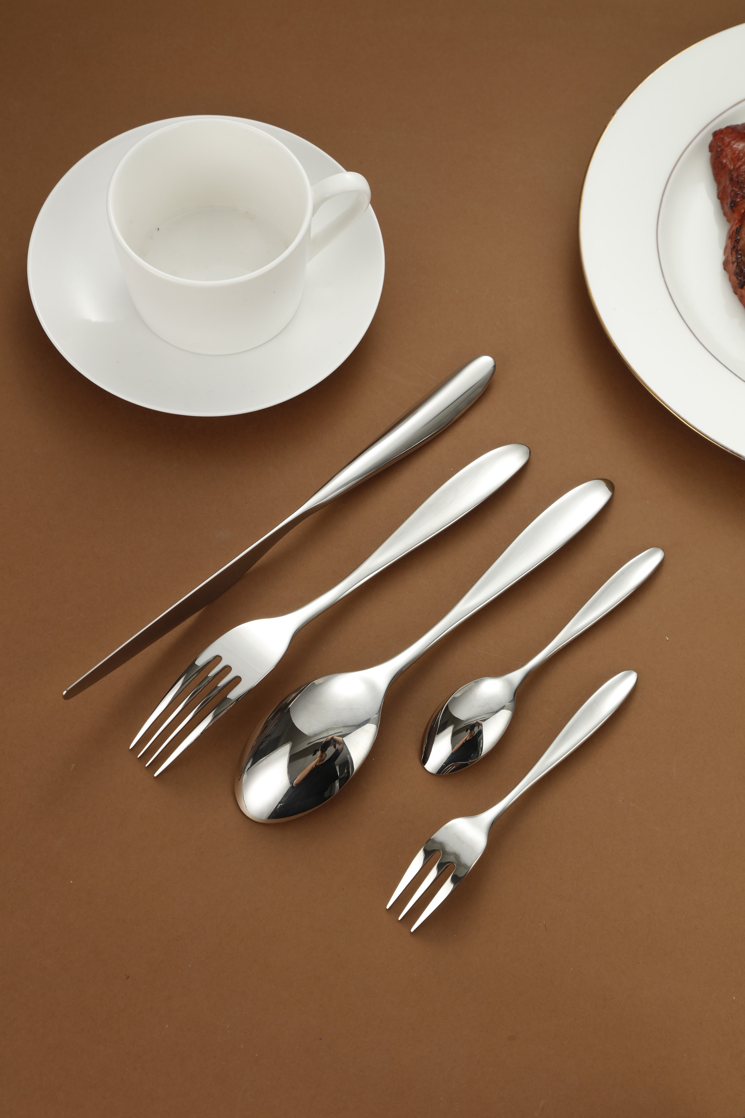 Sleek Curved Handle Stainless Steel Flatware Set 4