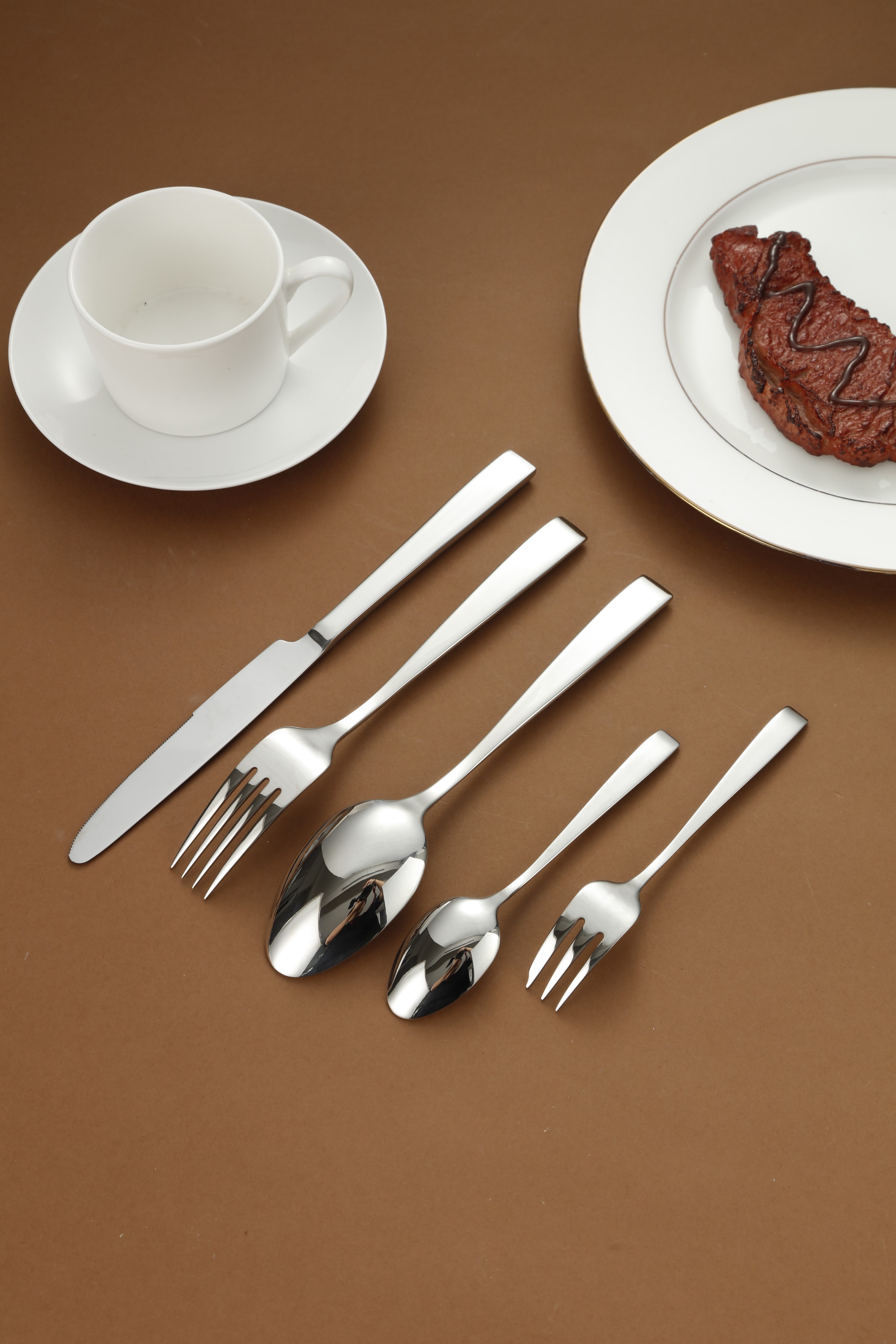 Sleek Geometric Silverware Cutlery Set 4