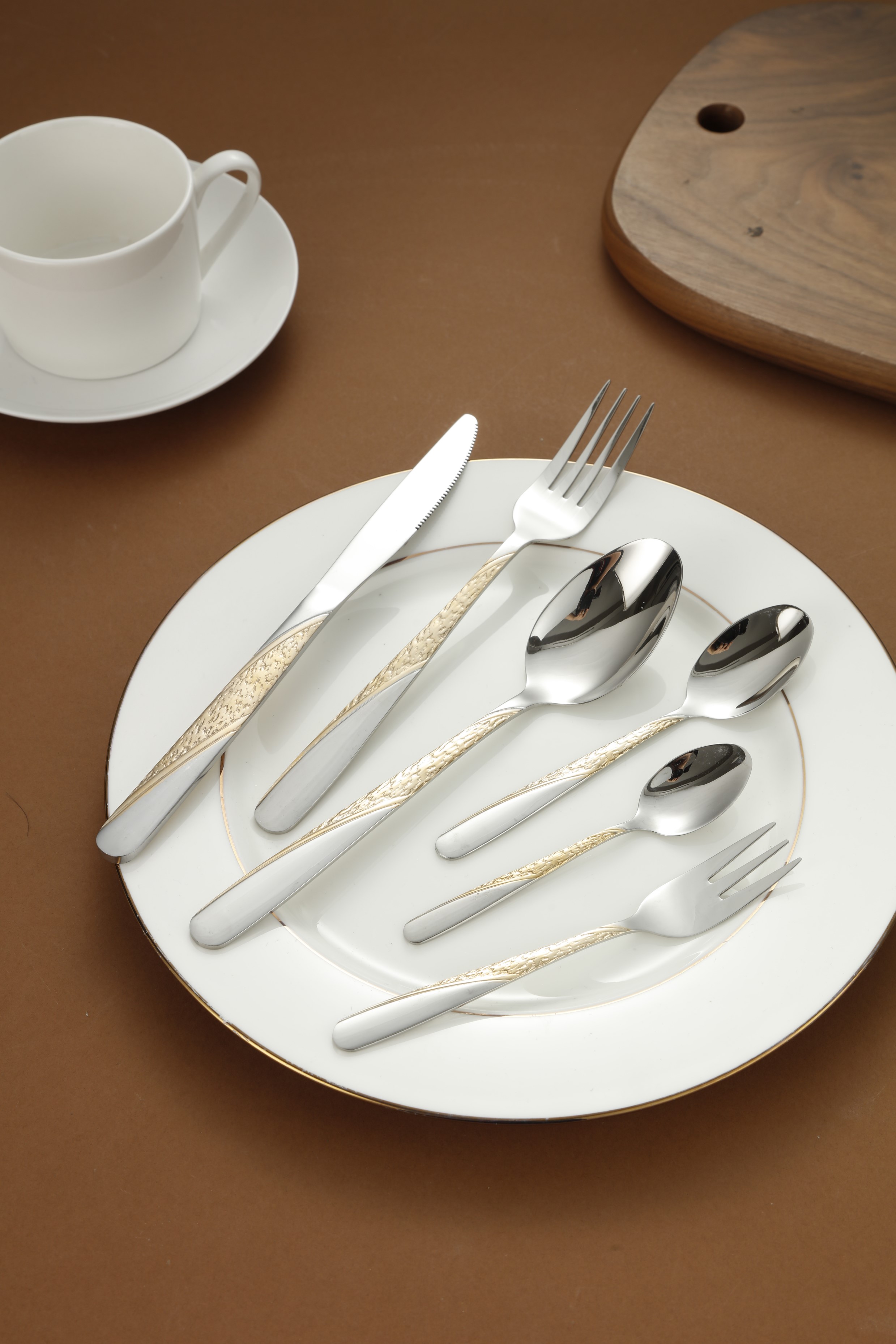 Diagonal Gold Embossed Stainless Steel Flatware Set 1