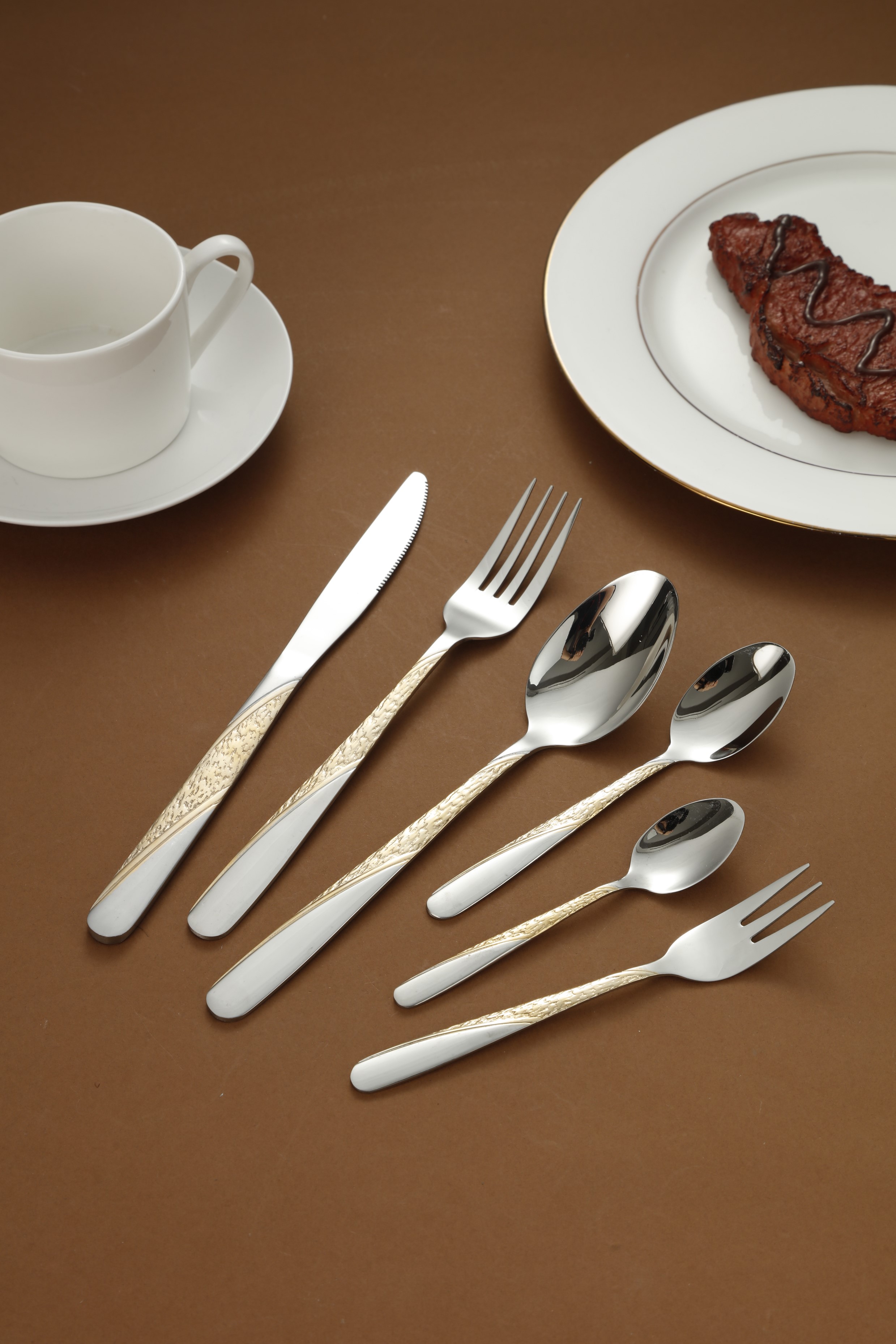 Diagonal Gold Embossed Stainless Steel Flatware Set 3