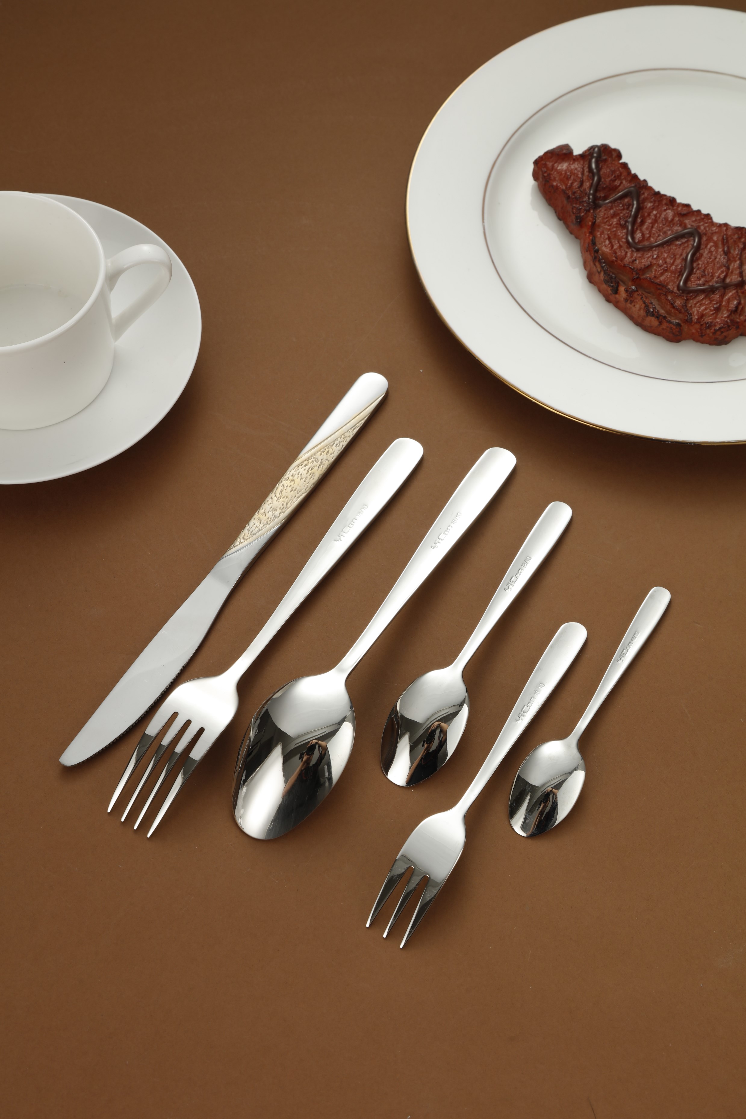 Diagonal Gold Embossed Stainless Steel Flatware Set 4