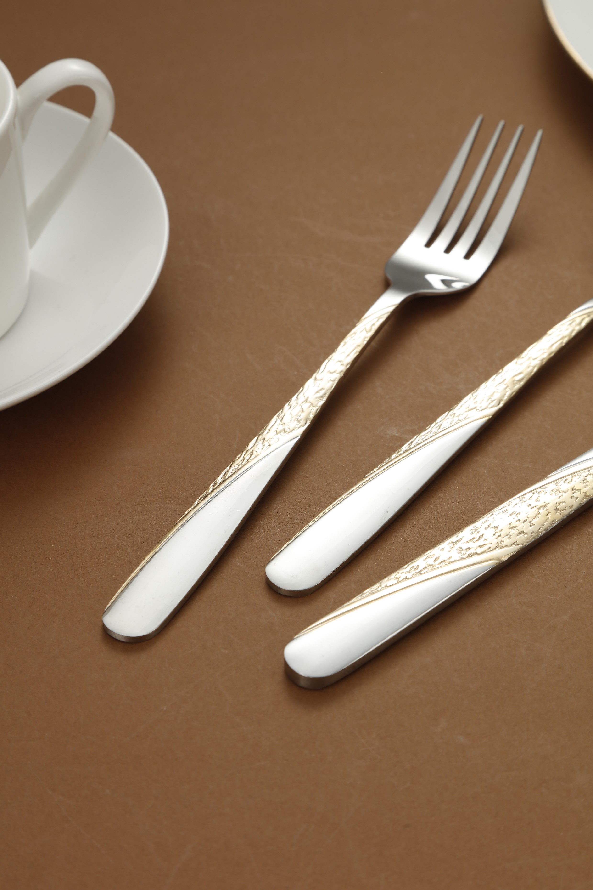 Diagonal Gold Embossed Stainless Steel Flatware Set 6