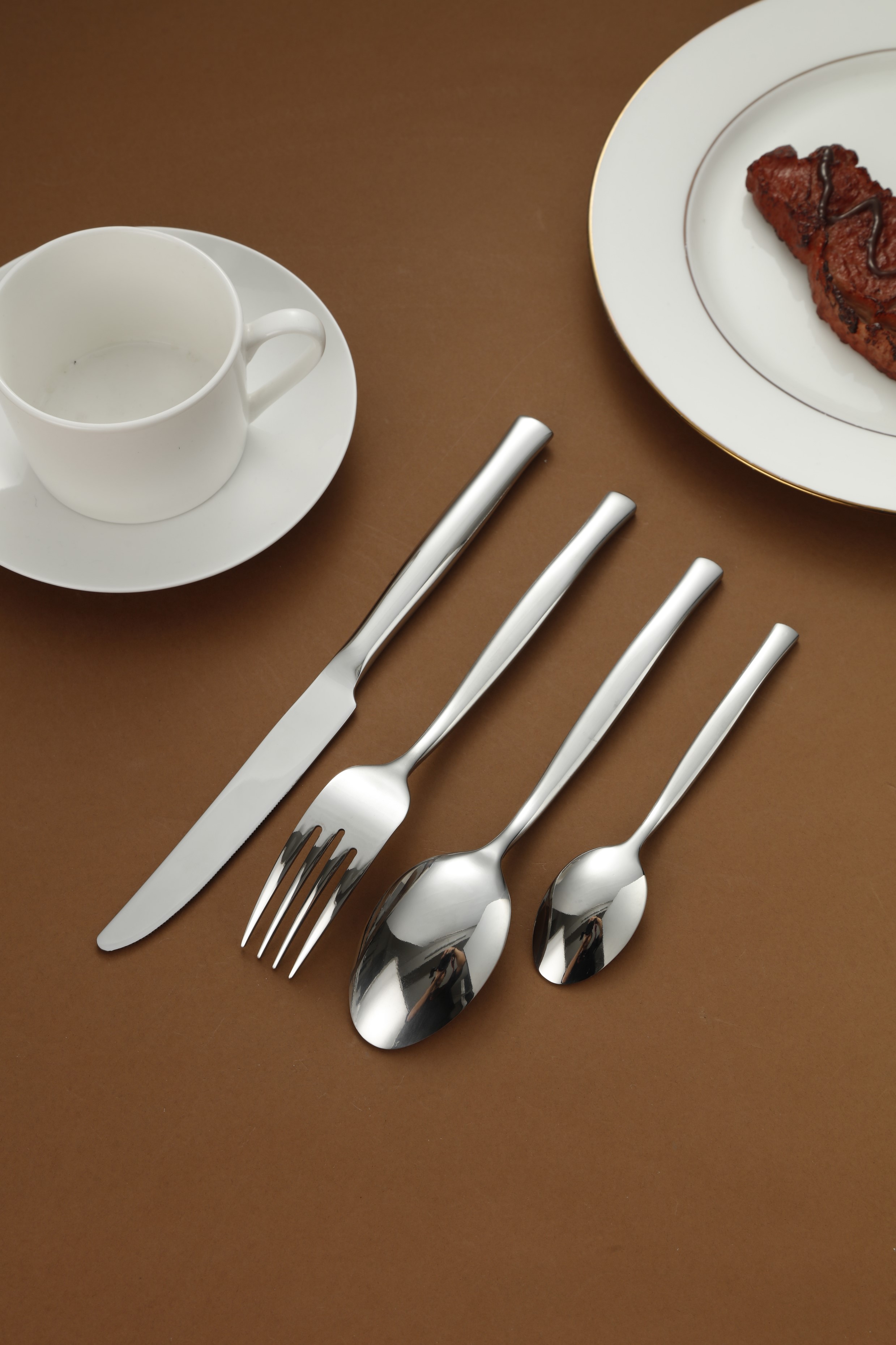 Minimalist Square-Handle Stainless Steel Flatware Set 4
