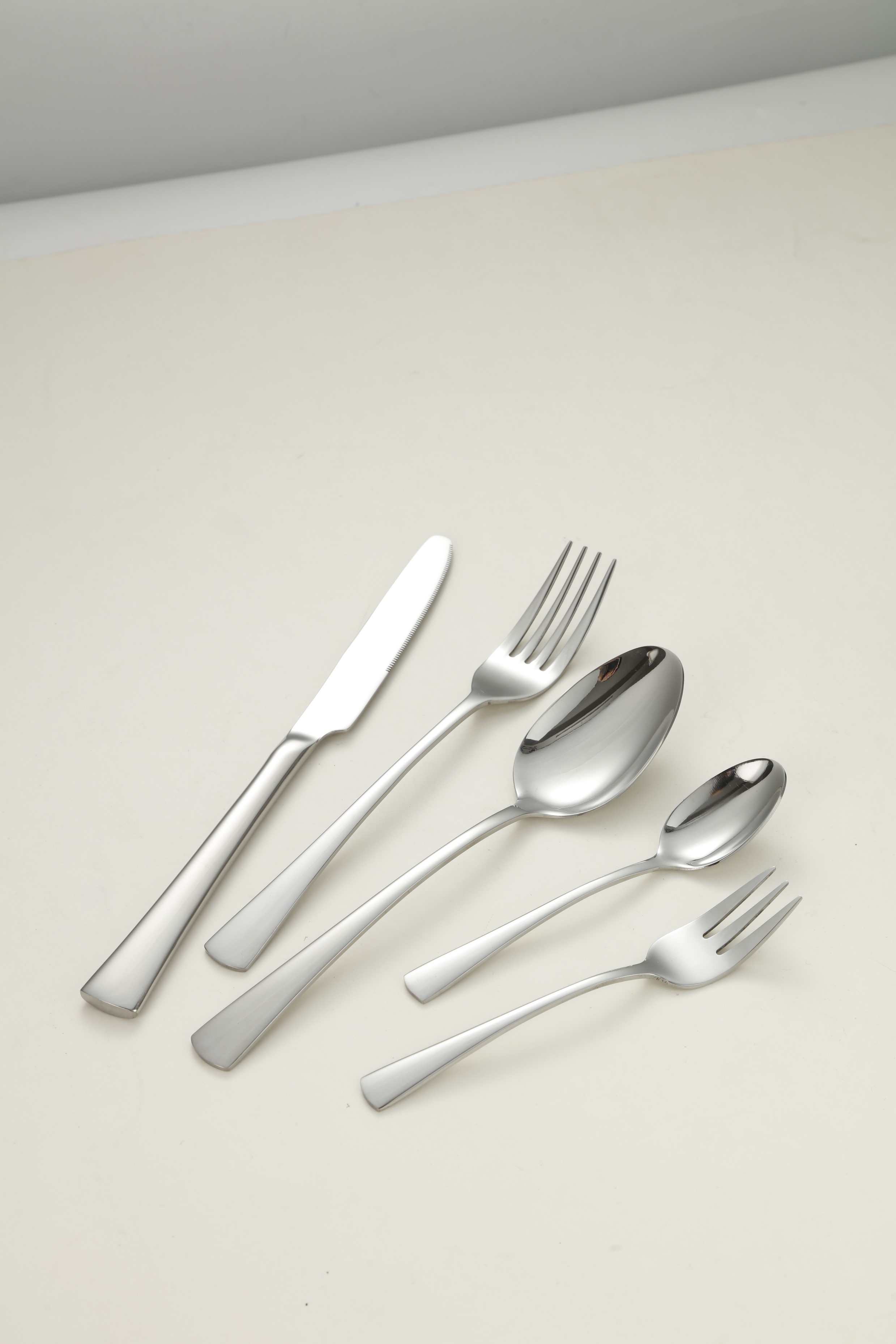 Flared Wide Handle Stainless Steel Flatware Set 2