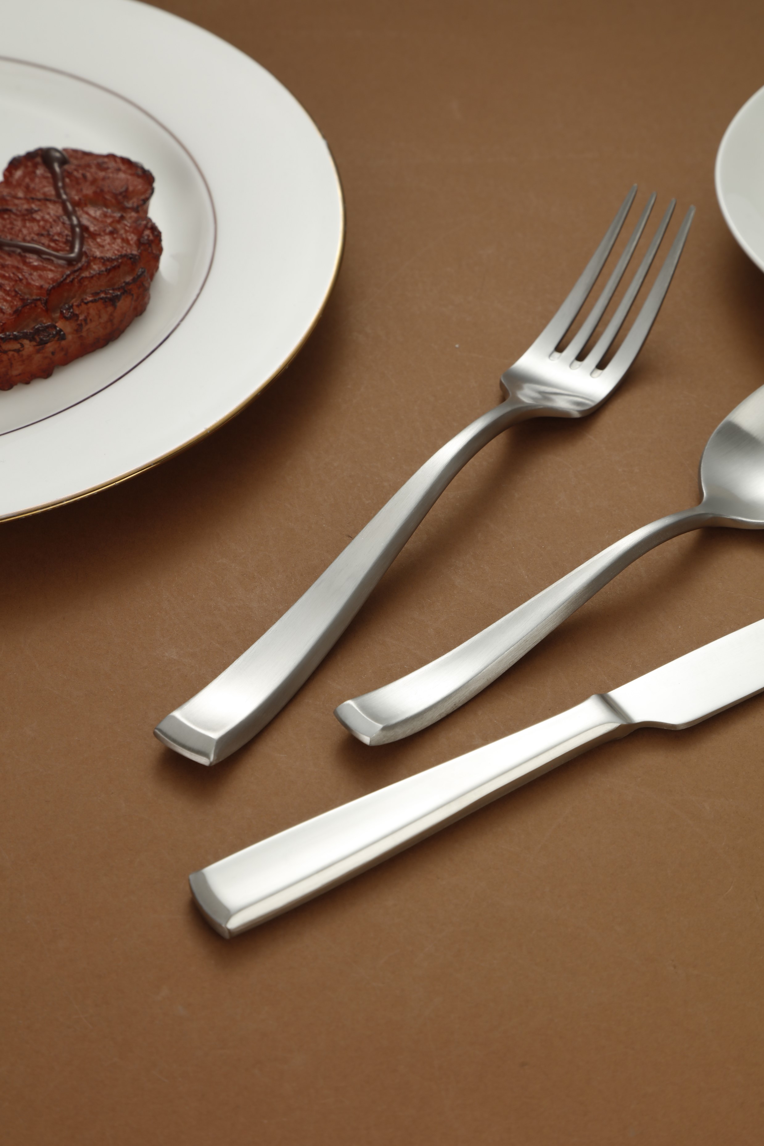 Matte Silver Curved Handle Stainless Steel Flatware Set 5