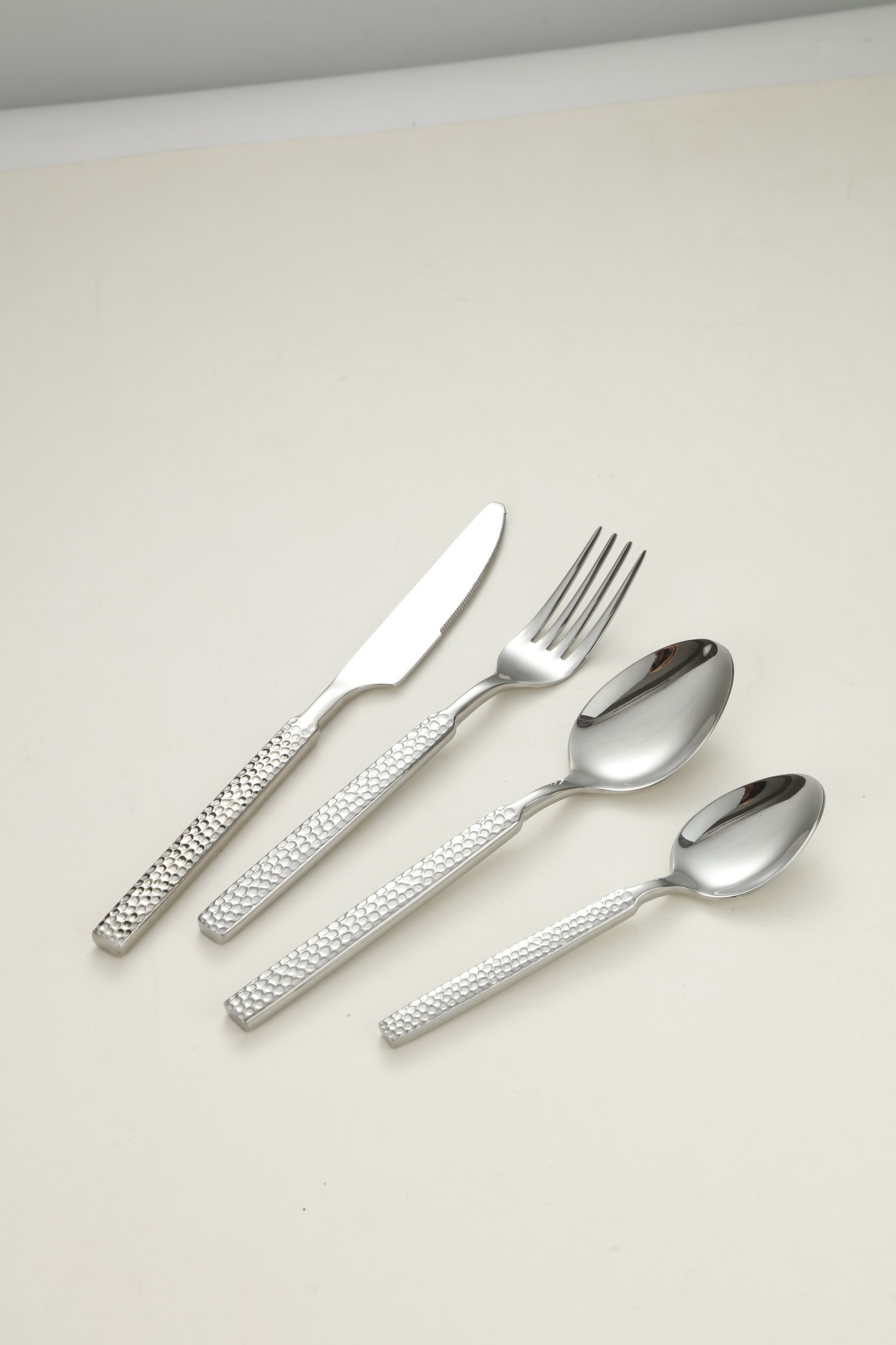 Full Hammered Textured Stainless Steel Flatware Set 2