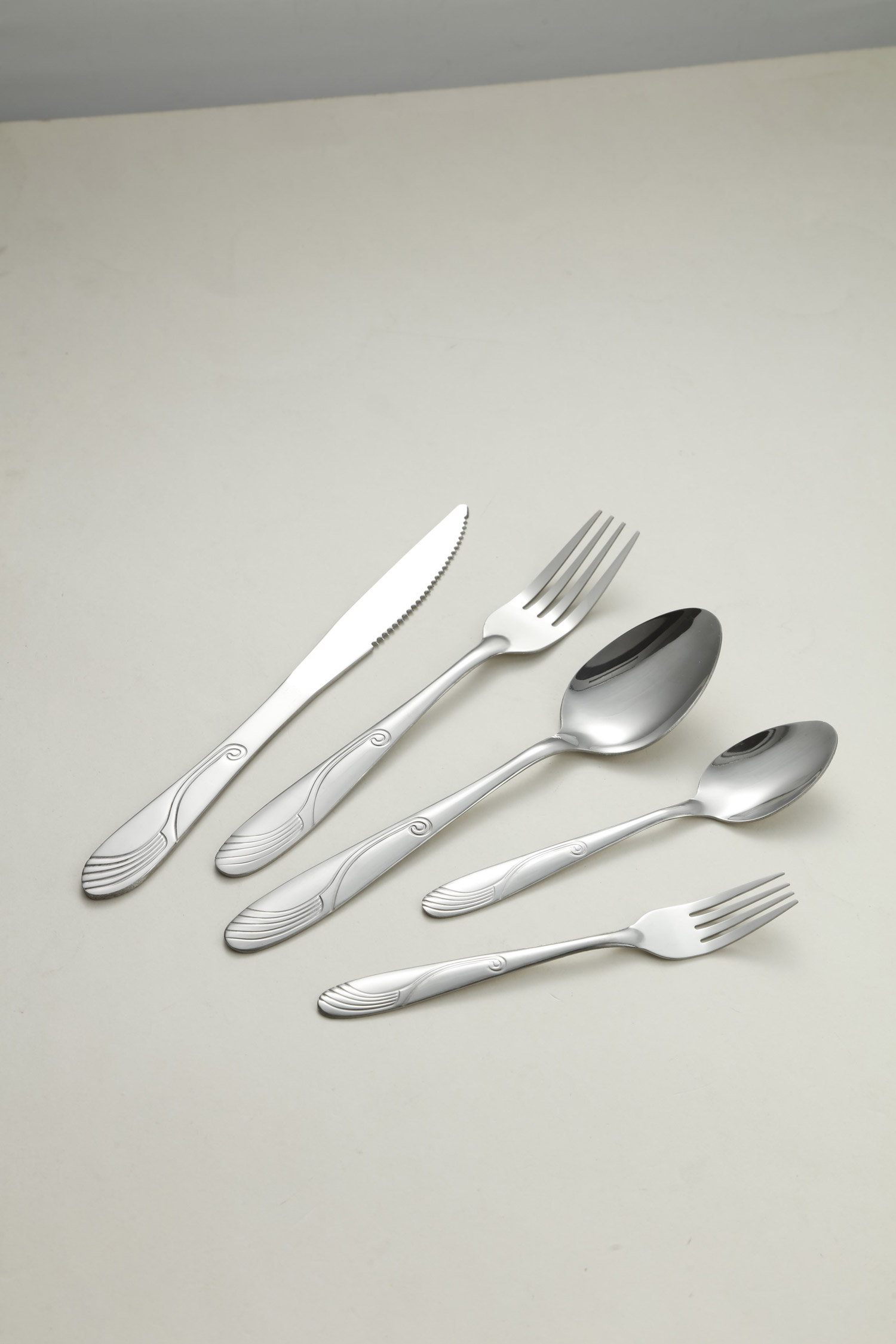 Wave Pattern Embossed Silverware Cutlery Set 2