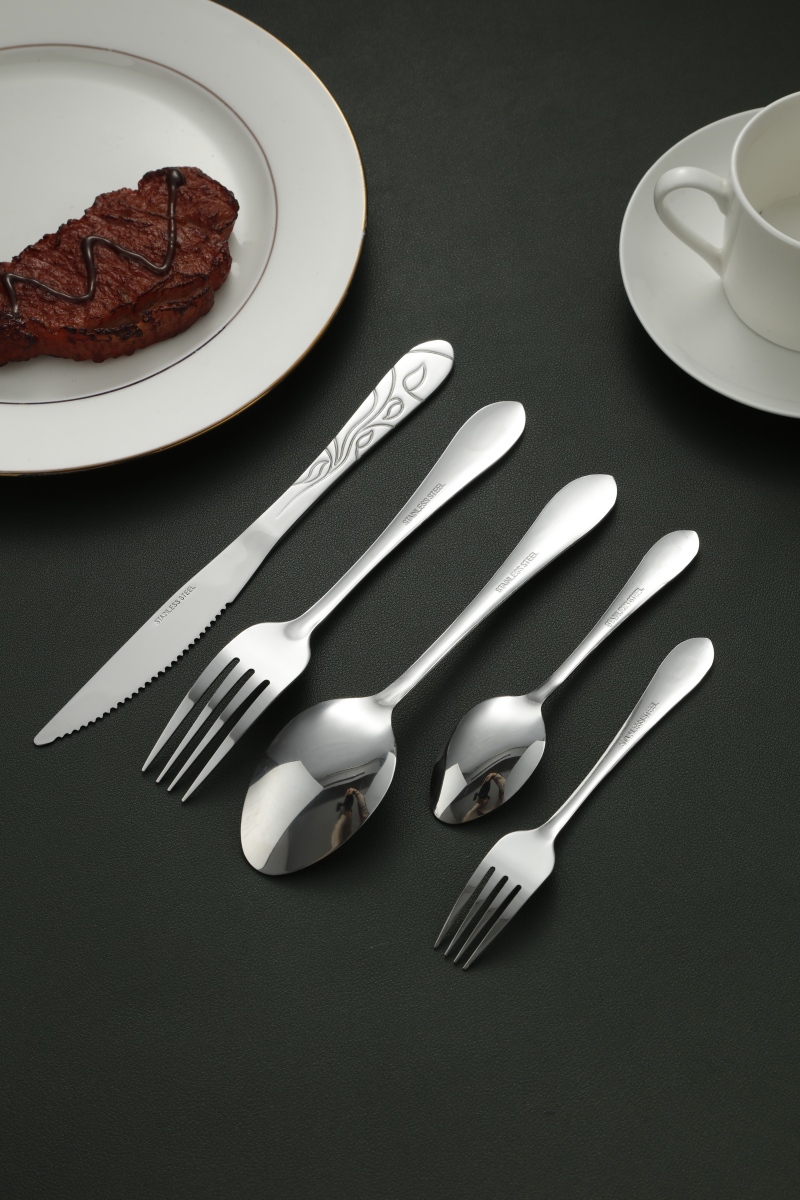 Feather Pattern Embossed Stainless Steel Flatware Set 4