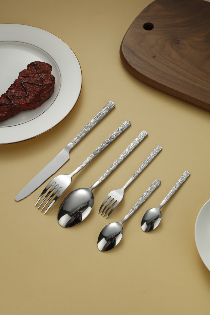 Full Embossed Geometric Stainless Steel Flatware Set 4