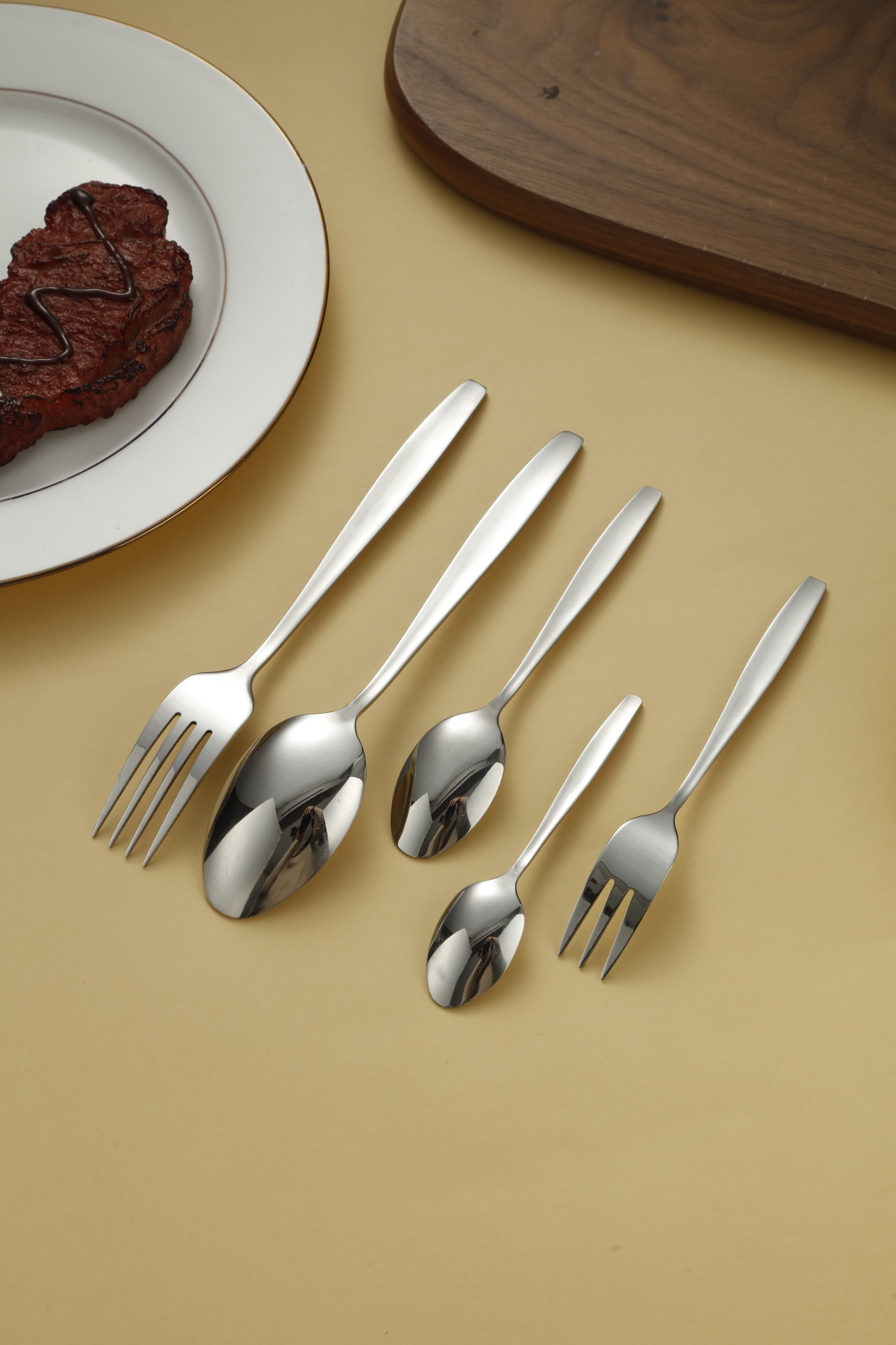 Inlaid Bead Line Gold Trim Stainless Steel Flatware Set 4