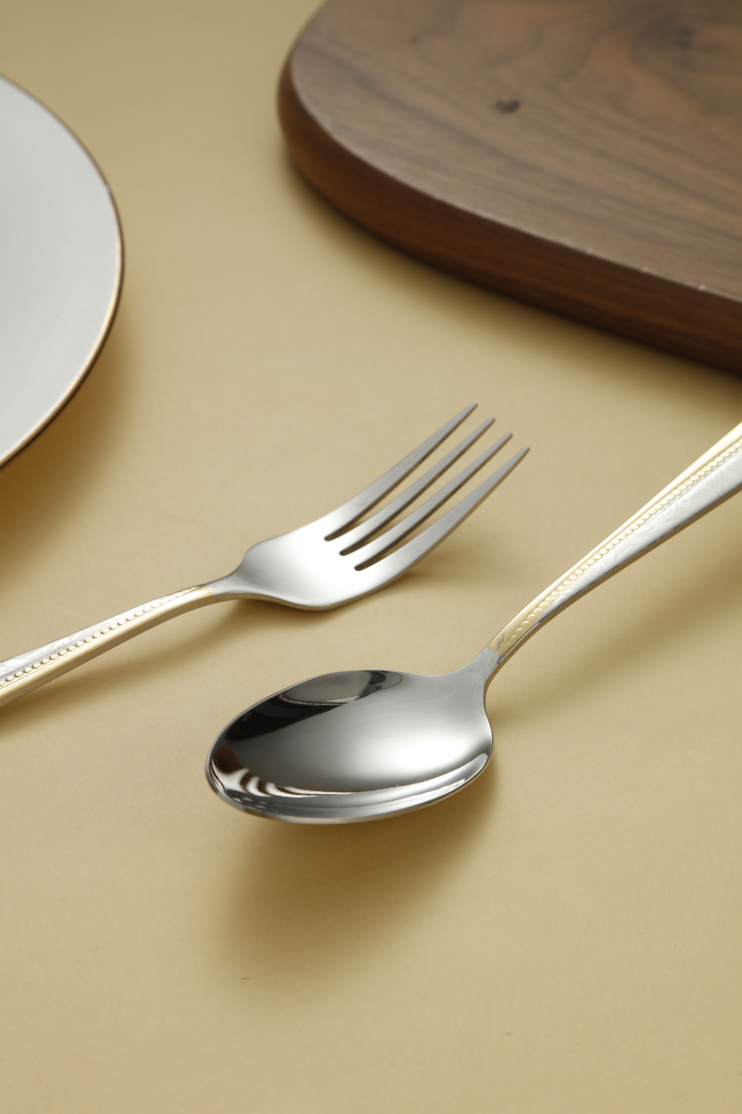 Inlaid Bead Line Gold Trim Stainless Steel Flatware Set 5