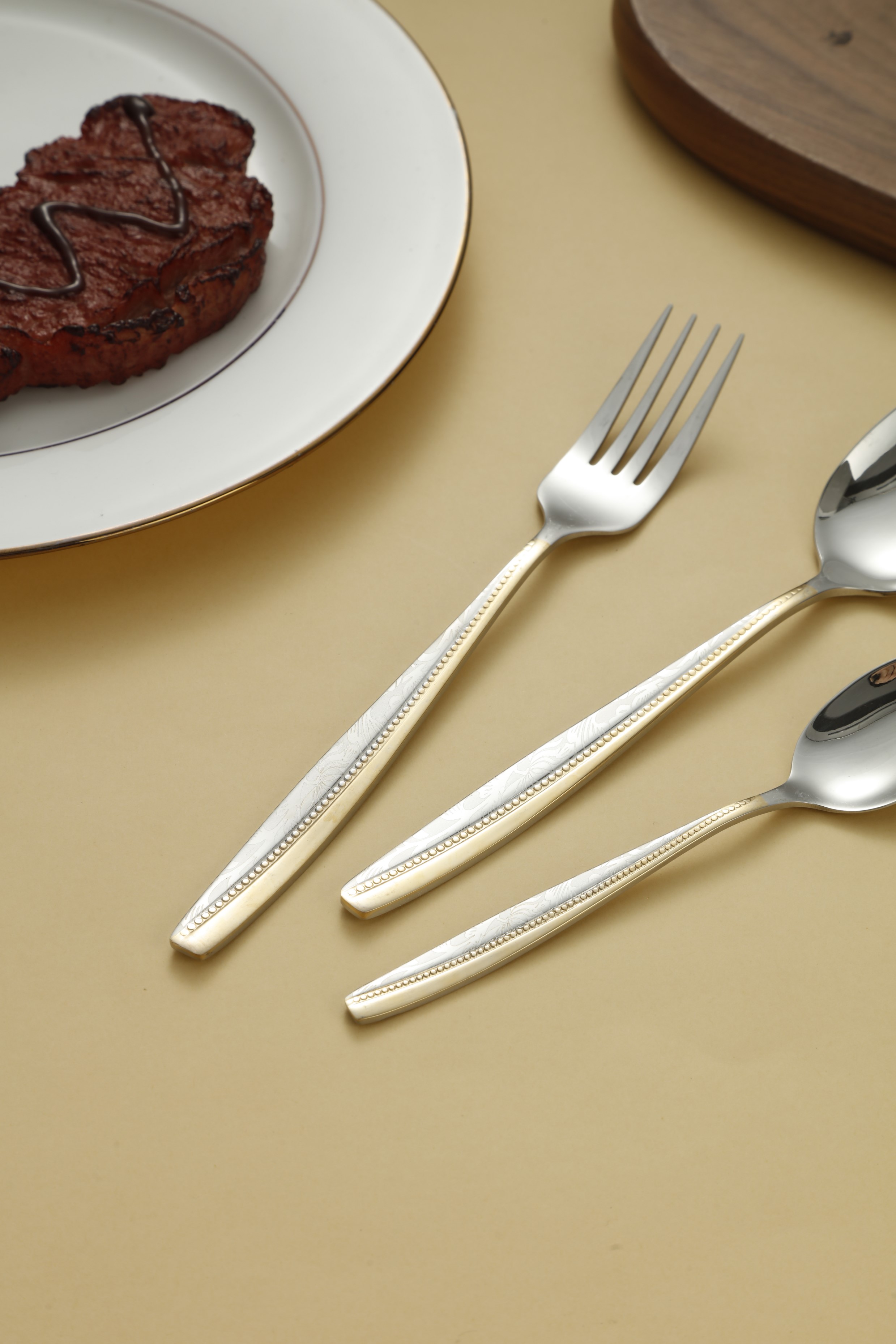 Inlaid Bead Line Gold Trim Stainless Steel Flatware Set 6