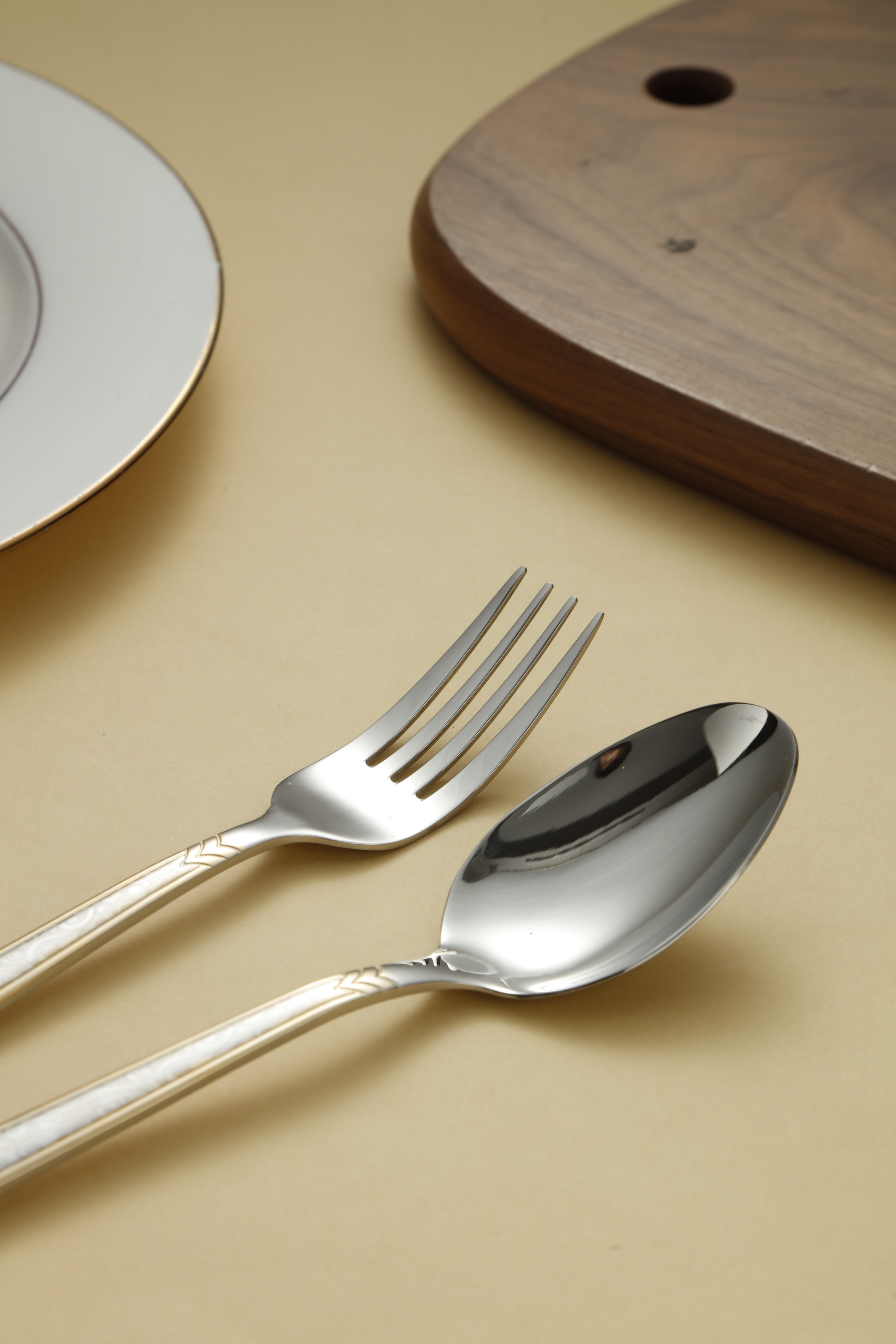 Chevron Pattern Gold Rim Stainless Steel Flatware Set 5