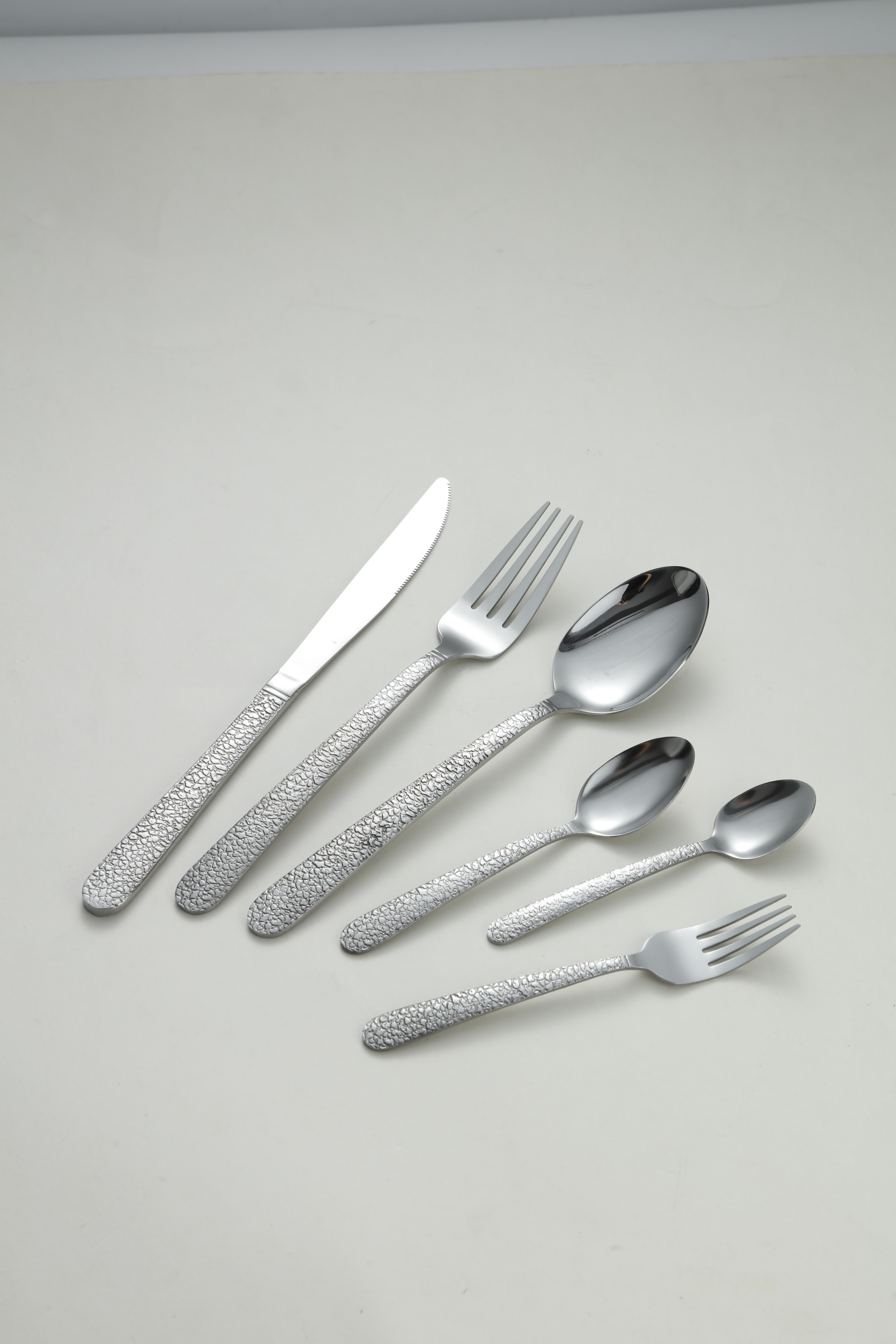 Full Hammered Grain Stainless Steel Flatware Set 2