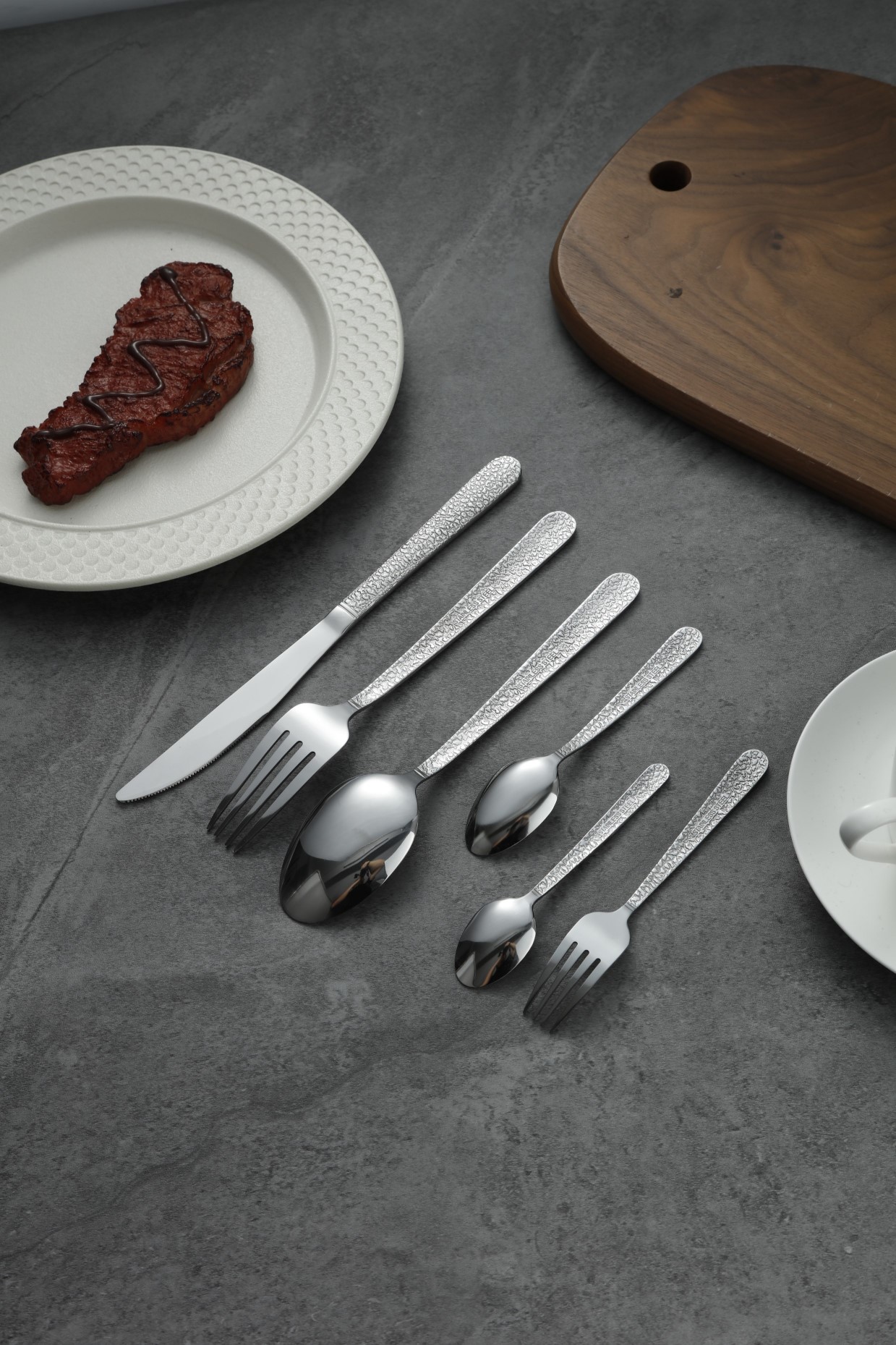 Full Hammered Grain Stainless Steel Flatware Set 4