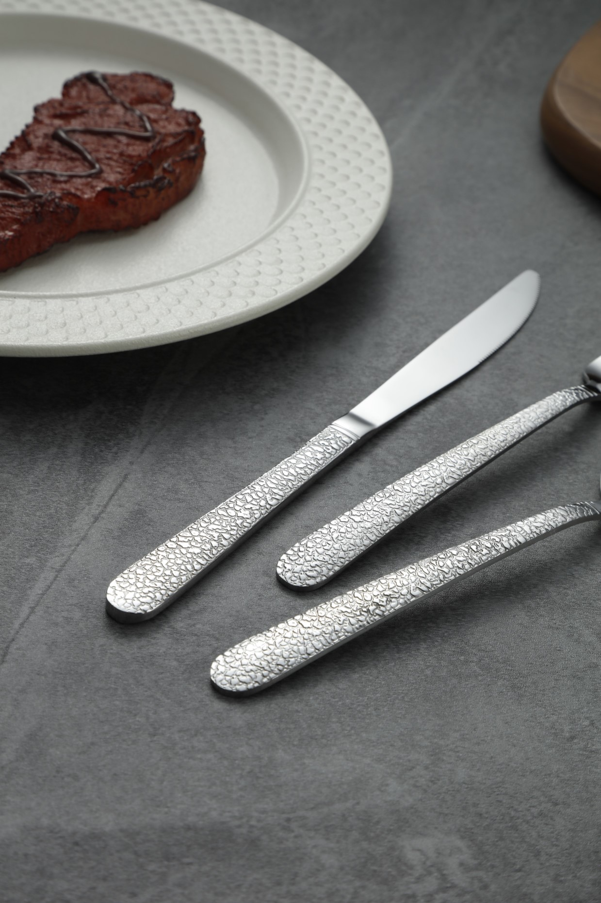 Full Hammered Grain Stainless Steel Flatware Set 5