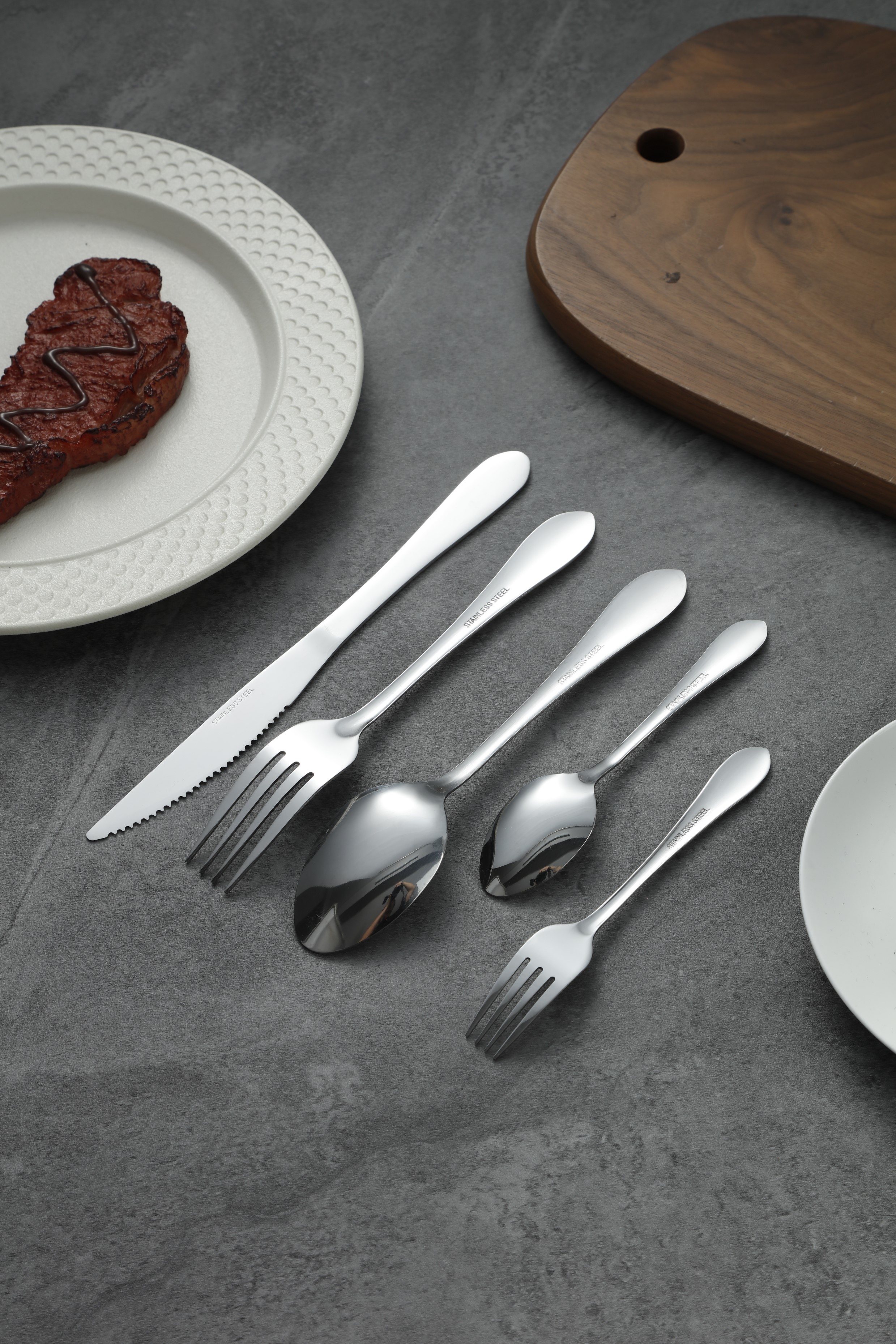 Classic Teardrop Smooth Handle Stainless Steel Flatware Set 4