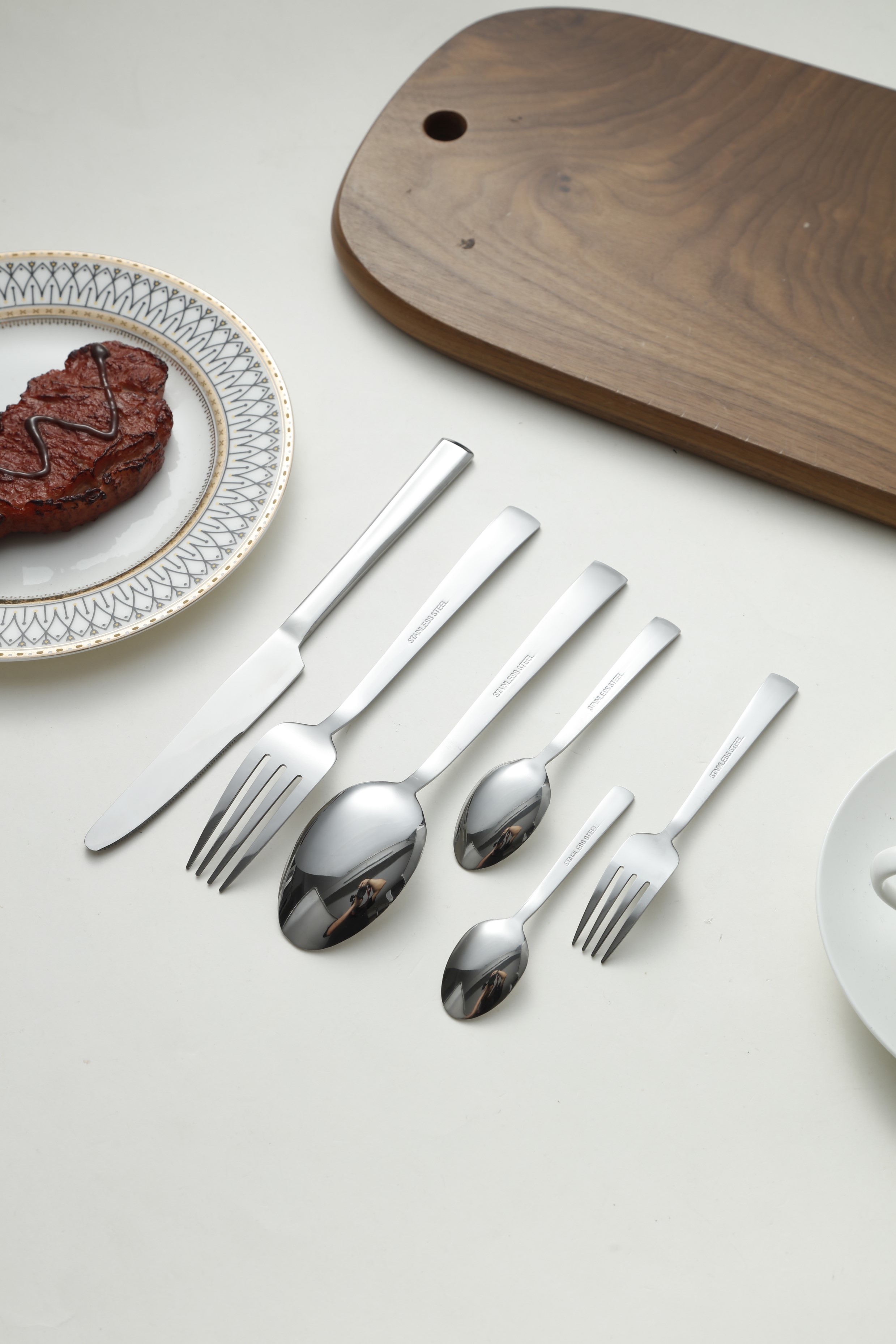 Minimalist Straight Flat Handle Stainless Steel Flatware Set 4
