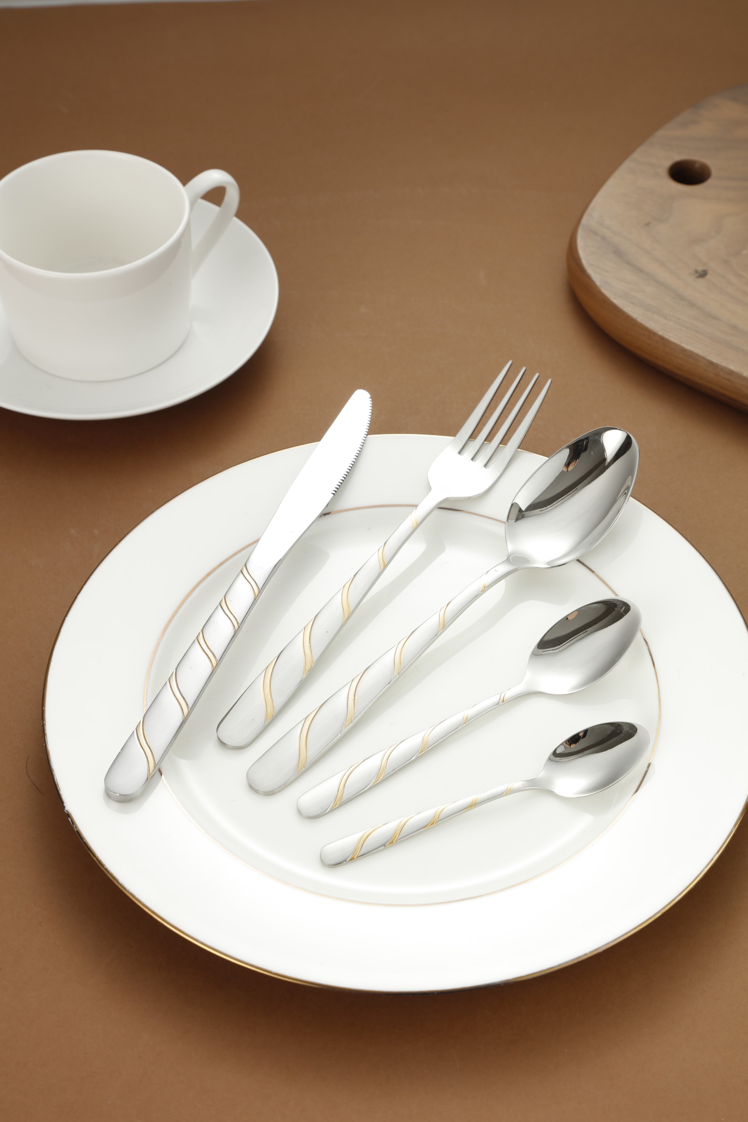 Gold Twisted Line Handle Stainless Steel Flatware Set