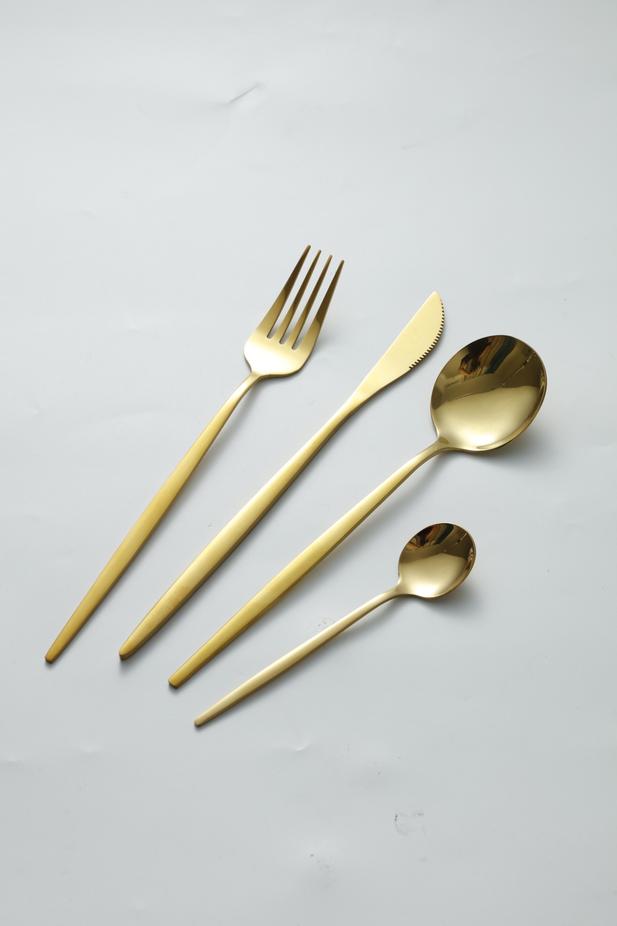 Glossy Gold Long Slim Handle Stainless Steel Cutlery Set Western Dinner Flatware 3