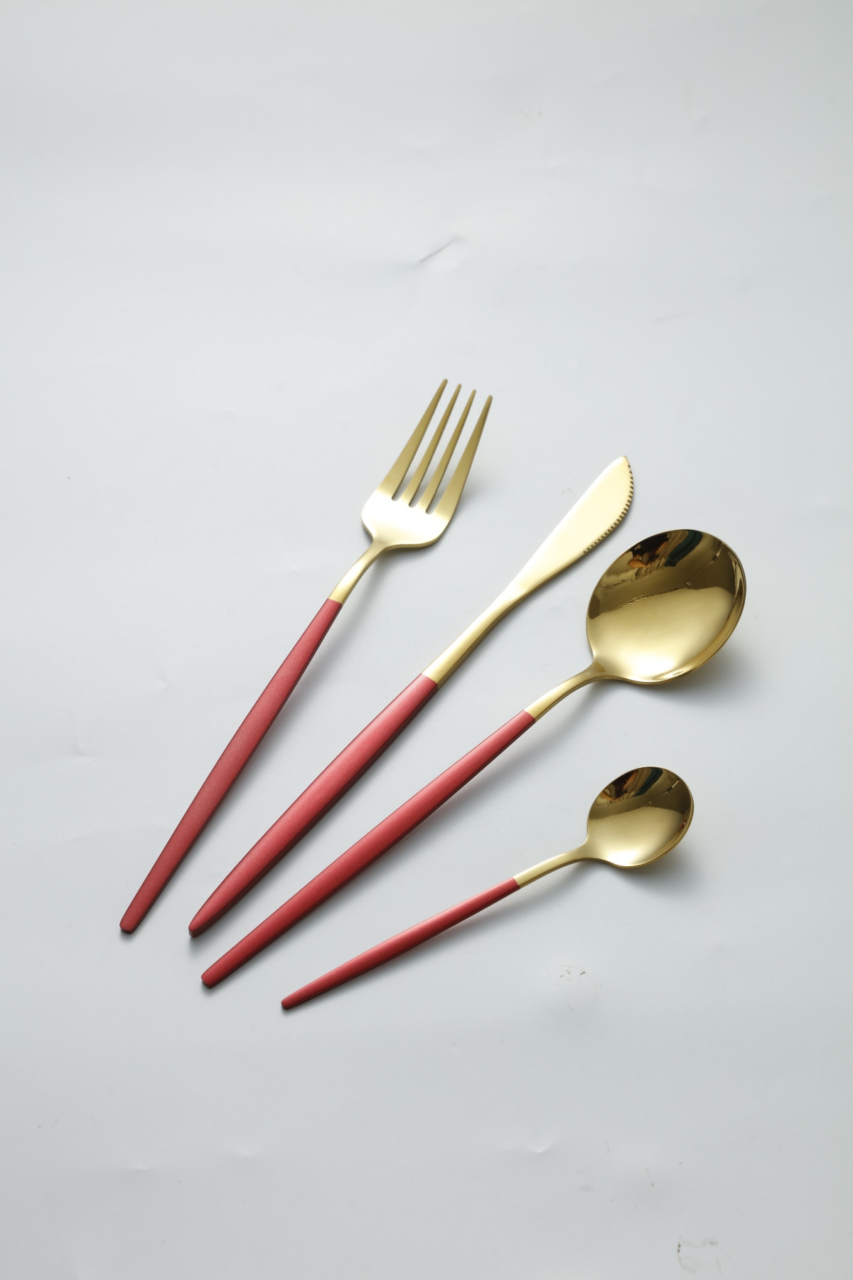 Matte Red Handle Gold Head Stainless Steel Cutlery Set Western Dinner Flatware 3