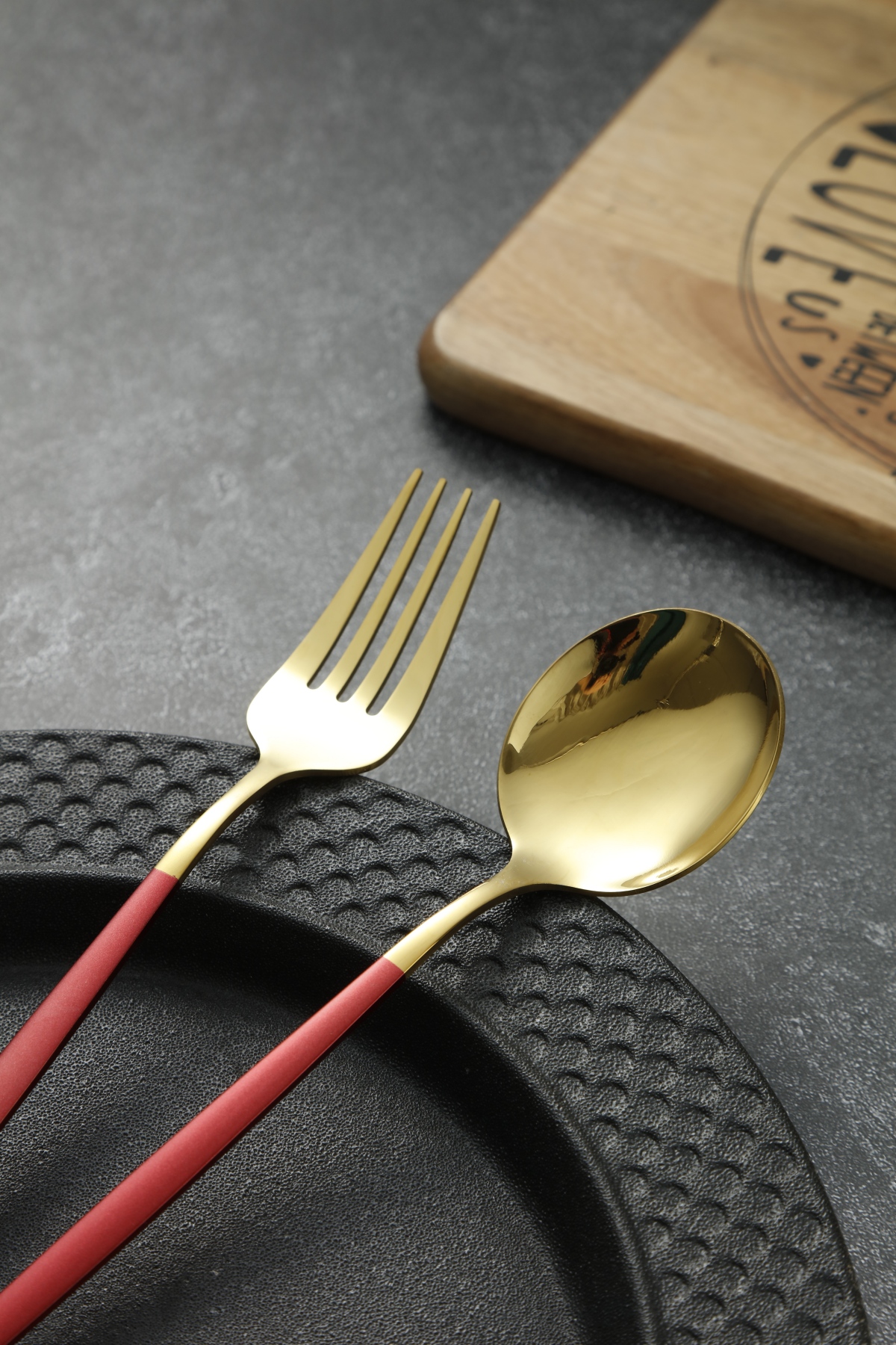 Matte Red Handle Gold Head Stainless Steel Cutlery Set Western Dinner Flatware 5
